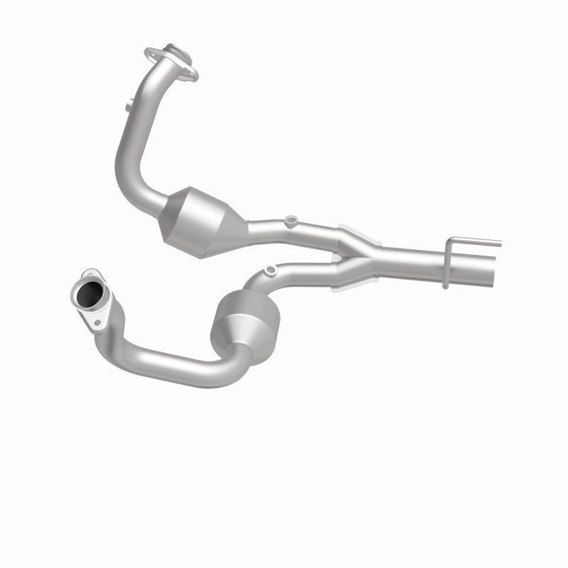 MagnaFlow 23067 hm grade direct-fit catalytic converter, side view of the turntable spin