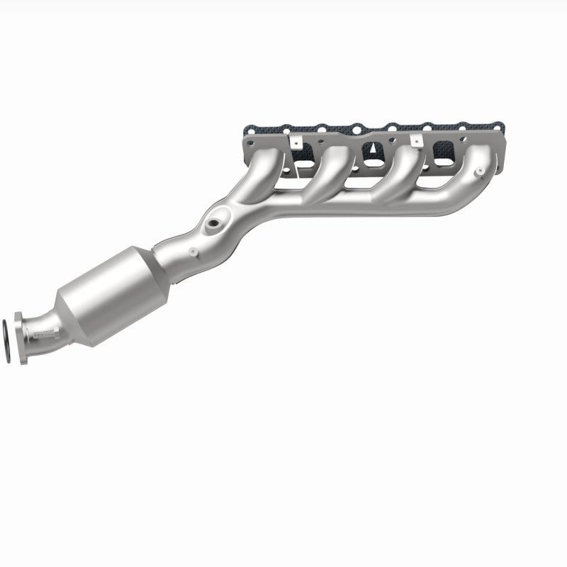 MagnaFlow 5582357 carb manifold converter, rear view of the turntable spin
