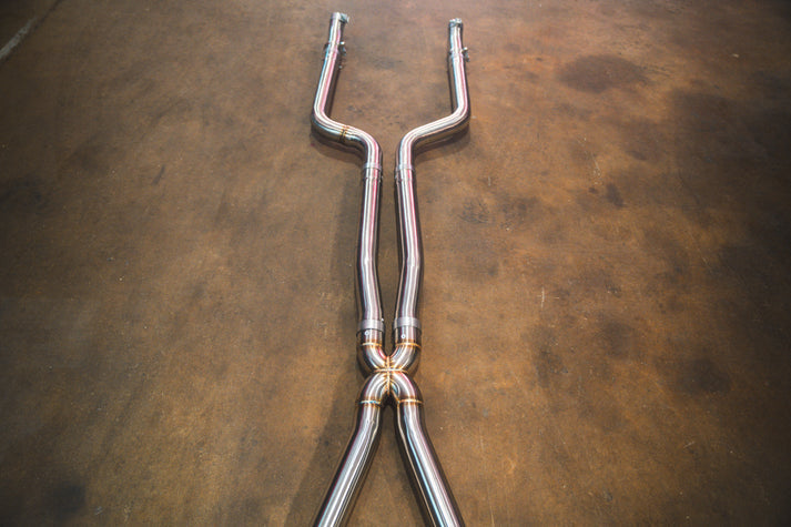 BMW G30 M550i Valvetronic exhaust: X-pipe on the shop floor
