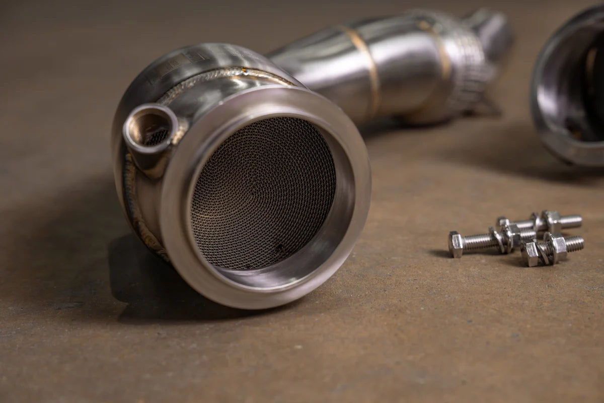 An extreme close-up reveals the internal structure of the Valvetronic Designs 400 Cell Catted Downpipe. 