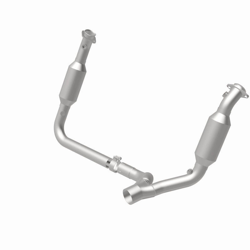 MagnaFlow 4651711 carb direct-fit catalytic converter, rear view of the turntable spin