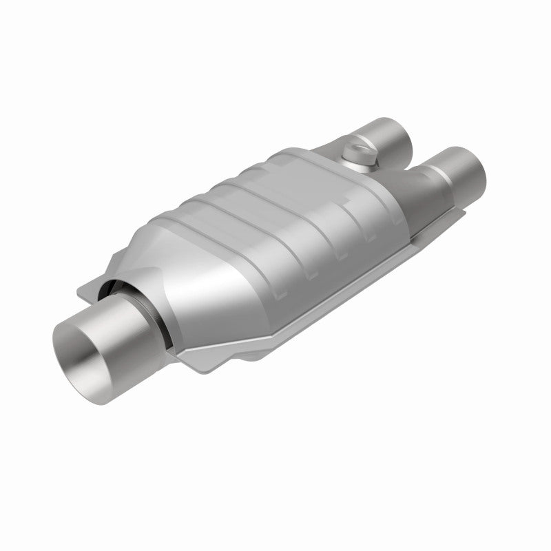 MagnaFlow 3391037 universal catalytic converter, rear view of the turntable spin
