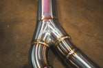 BMW G30 530i Valvetronic exhaust: Y-pipe junction with heat tint, close-up