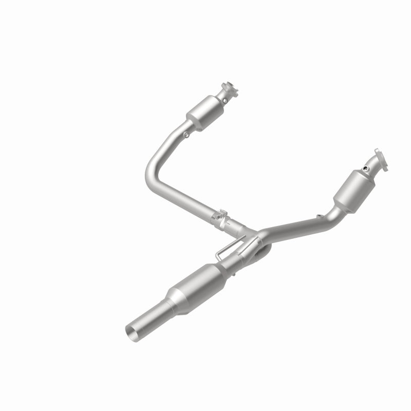 MagnaFlow 4583497 carb direct-fit catalytic converter, rear view of the turntable spin