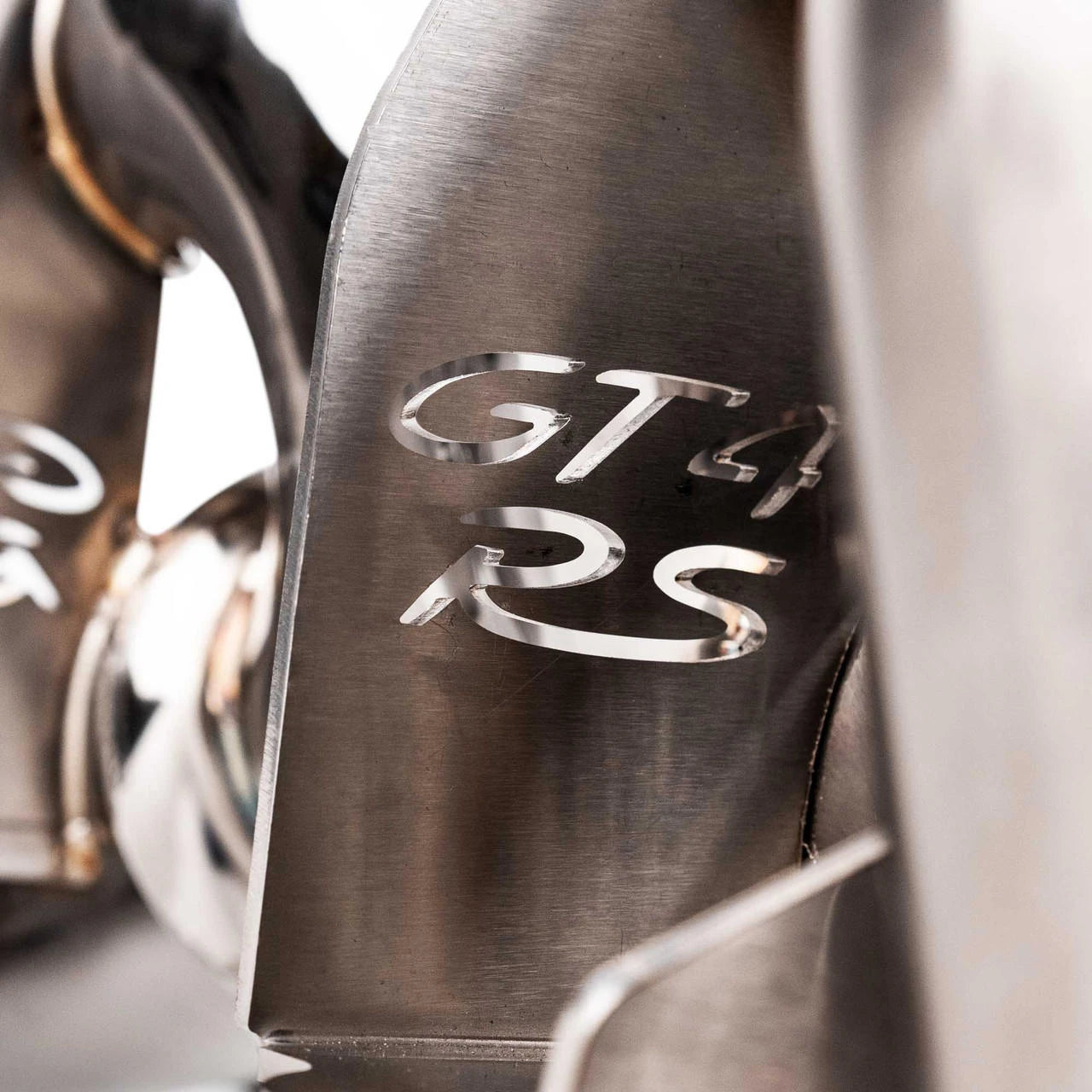 GT4 RS script engraved on the valved X-pipe exhaust