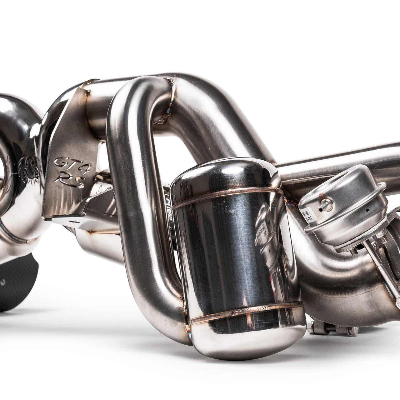Valve and muffler section on the GT4 RS valved X-pipe