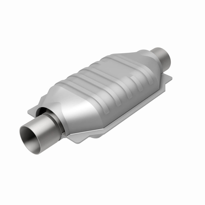 MagnaFlow 3322016 universal catalytic converter, rear view of the turntable spin