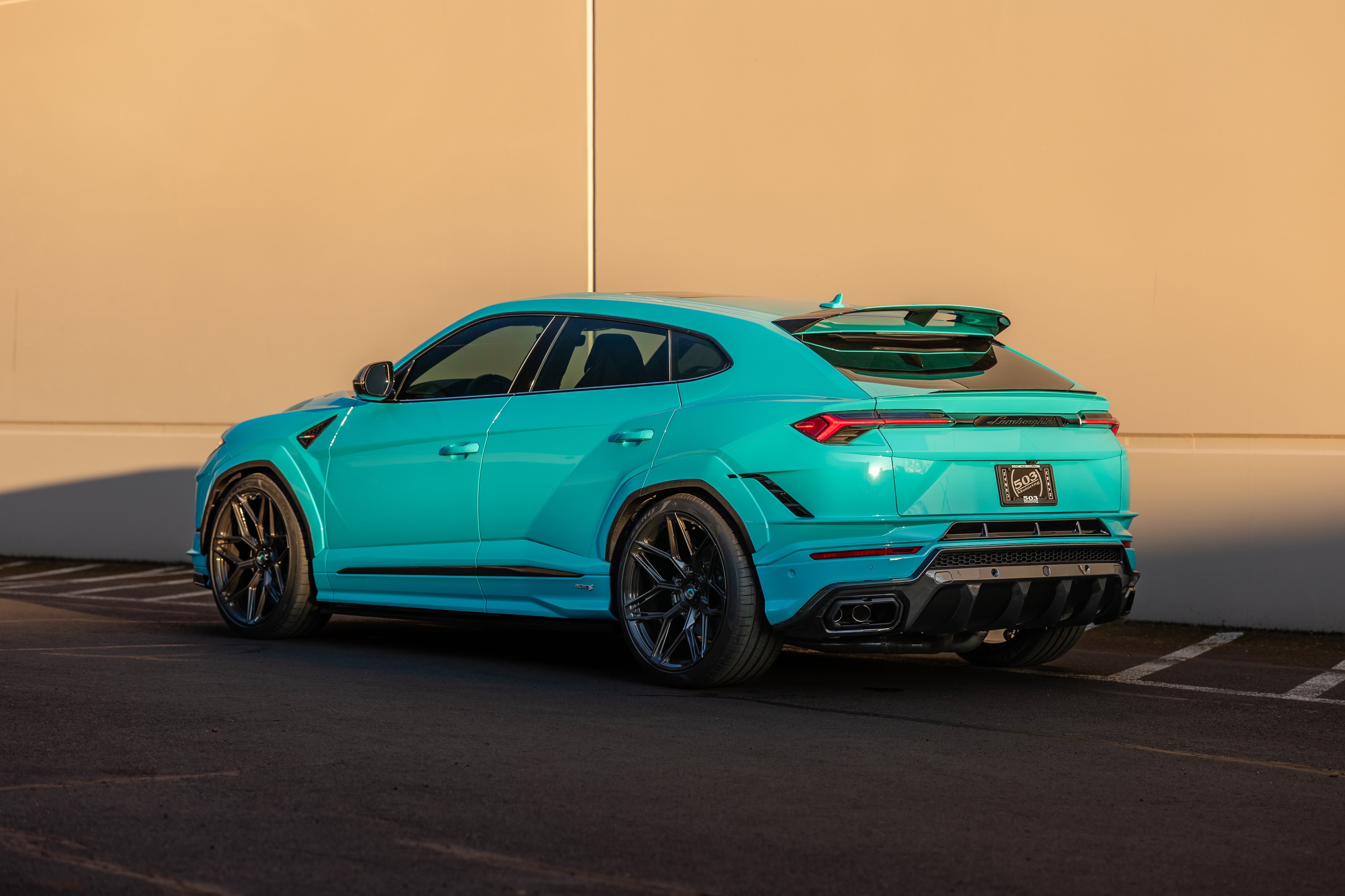 Rear three-quarter view of the Urban Widetrack Urus S