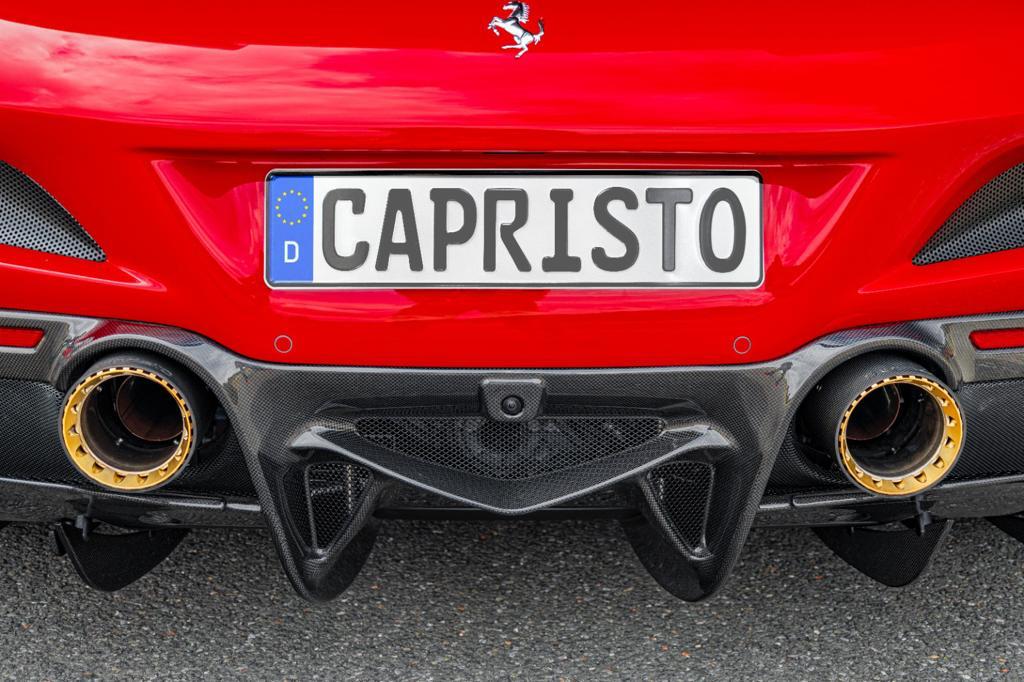 Capristo carbon rear diffuser between gold tips on Ferrari F8, straight-on