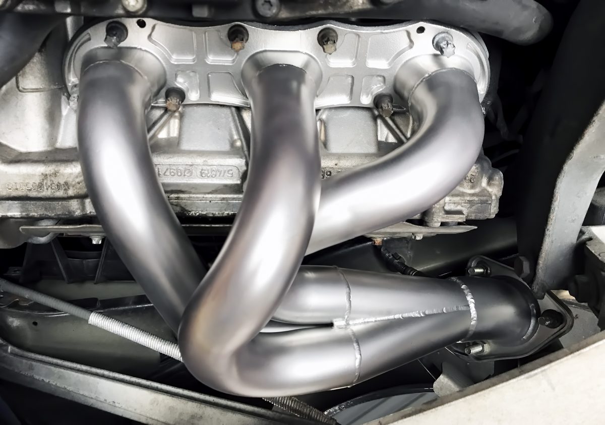 Soul 987.2 Boxster / Cayman competition headers: competition header installed beside the engine
