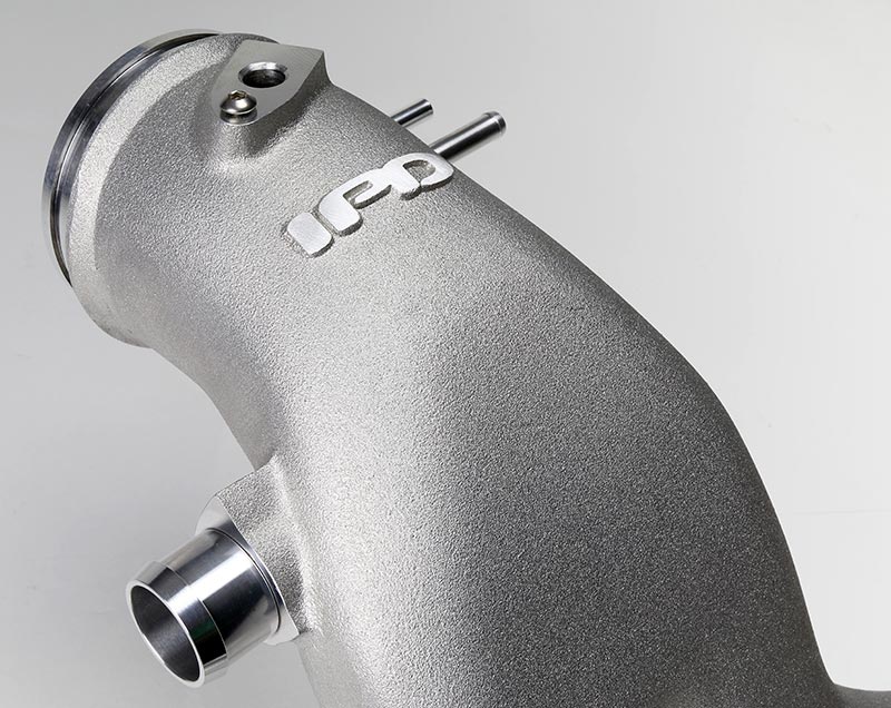 991 Turbo IPD Y-pipe outlet close-up with cast logo, sensor boss and vent ports - IPD for Porsche 991.1 Turbo