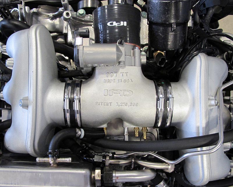 IPD 997 TT plenum installed between the intake manifolds with factory throttle body - IPD for Porsche 997.1 Turbo