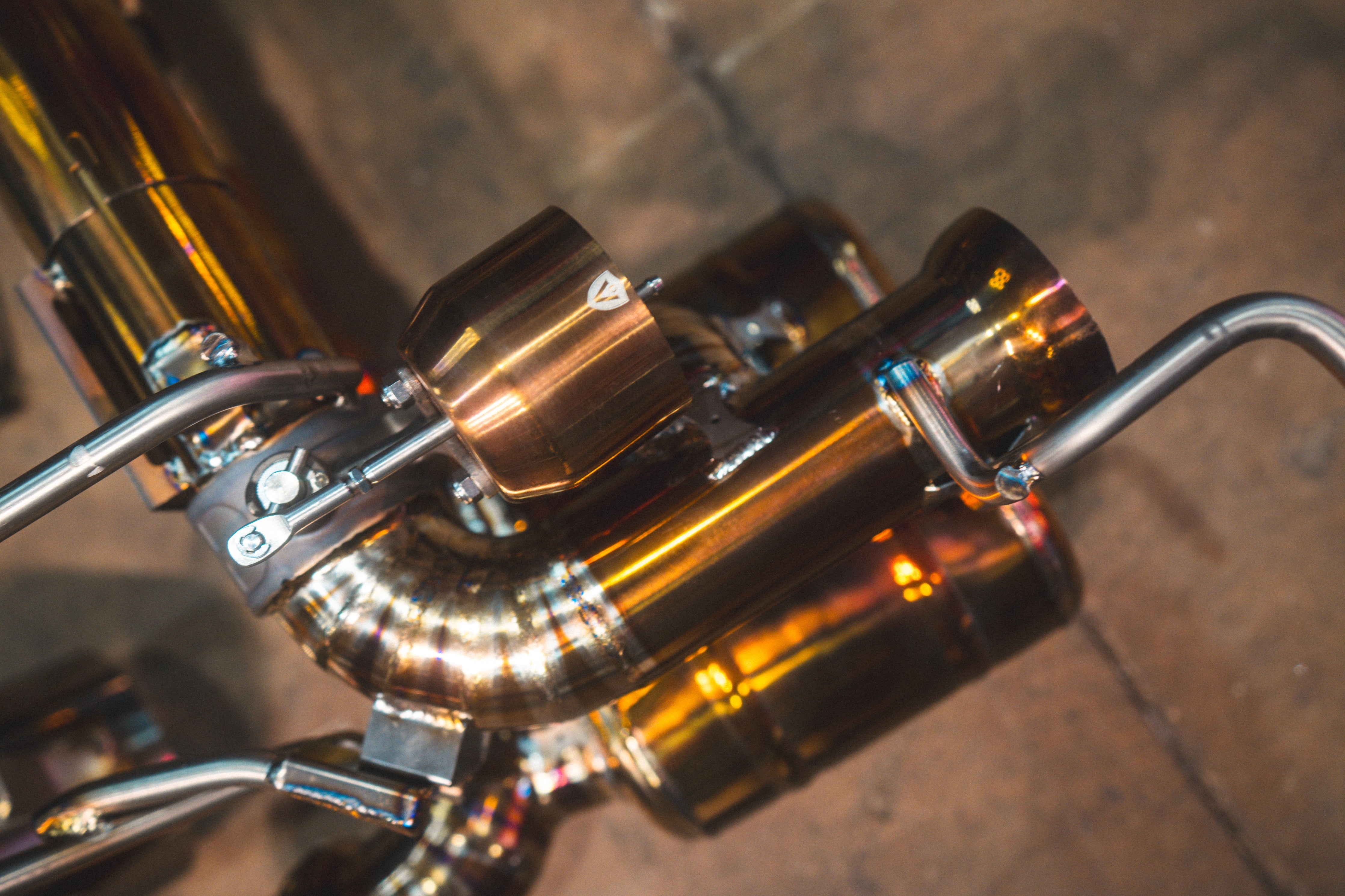 Titanium exhaust Ferrari 458 Speciale: rear section and valve routing