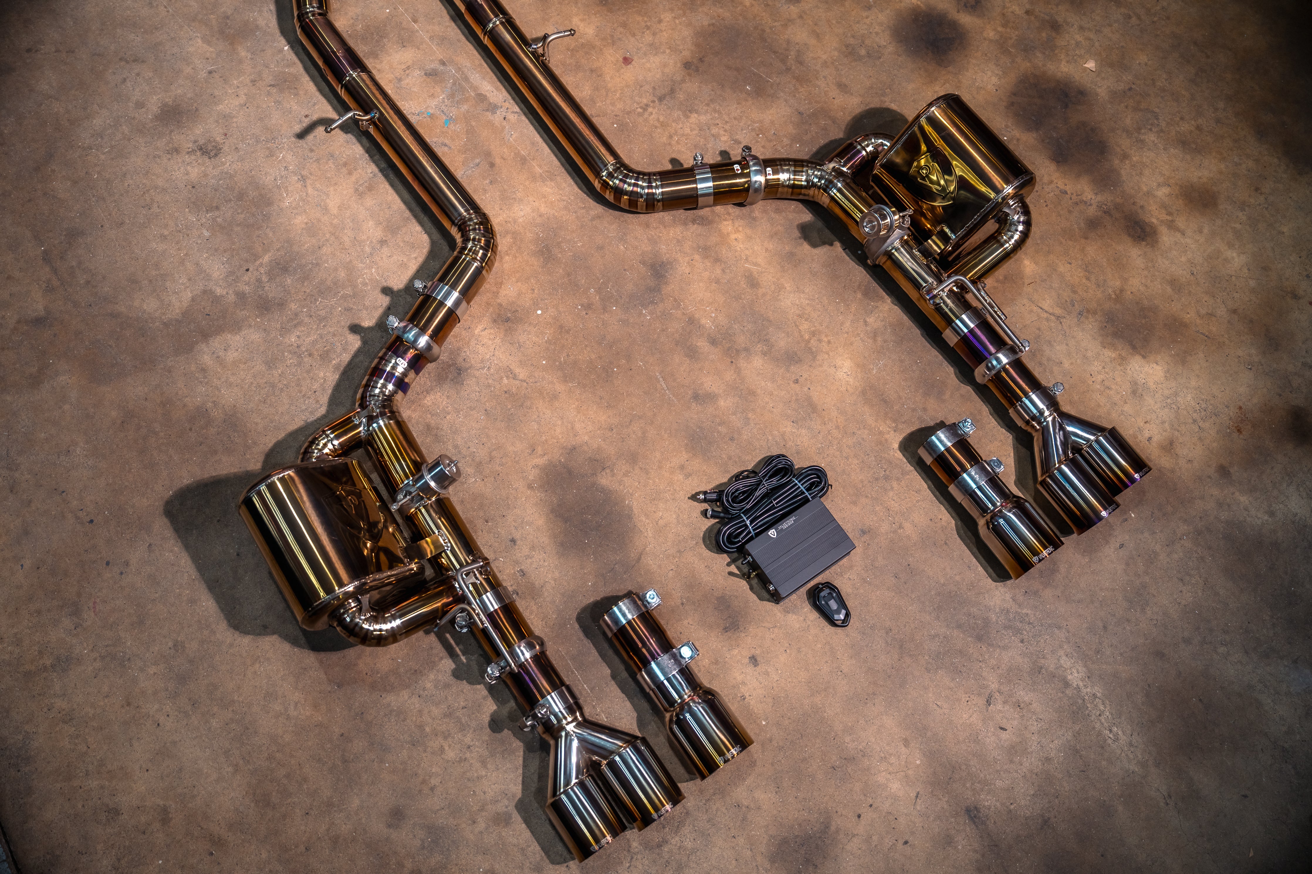 Titanium exhaust Dodge Hellcat: titanium system angled