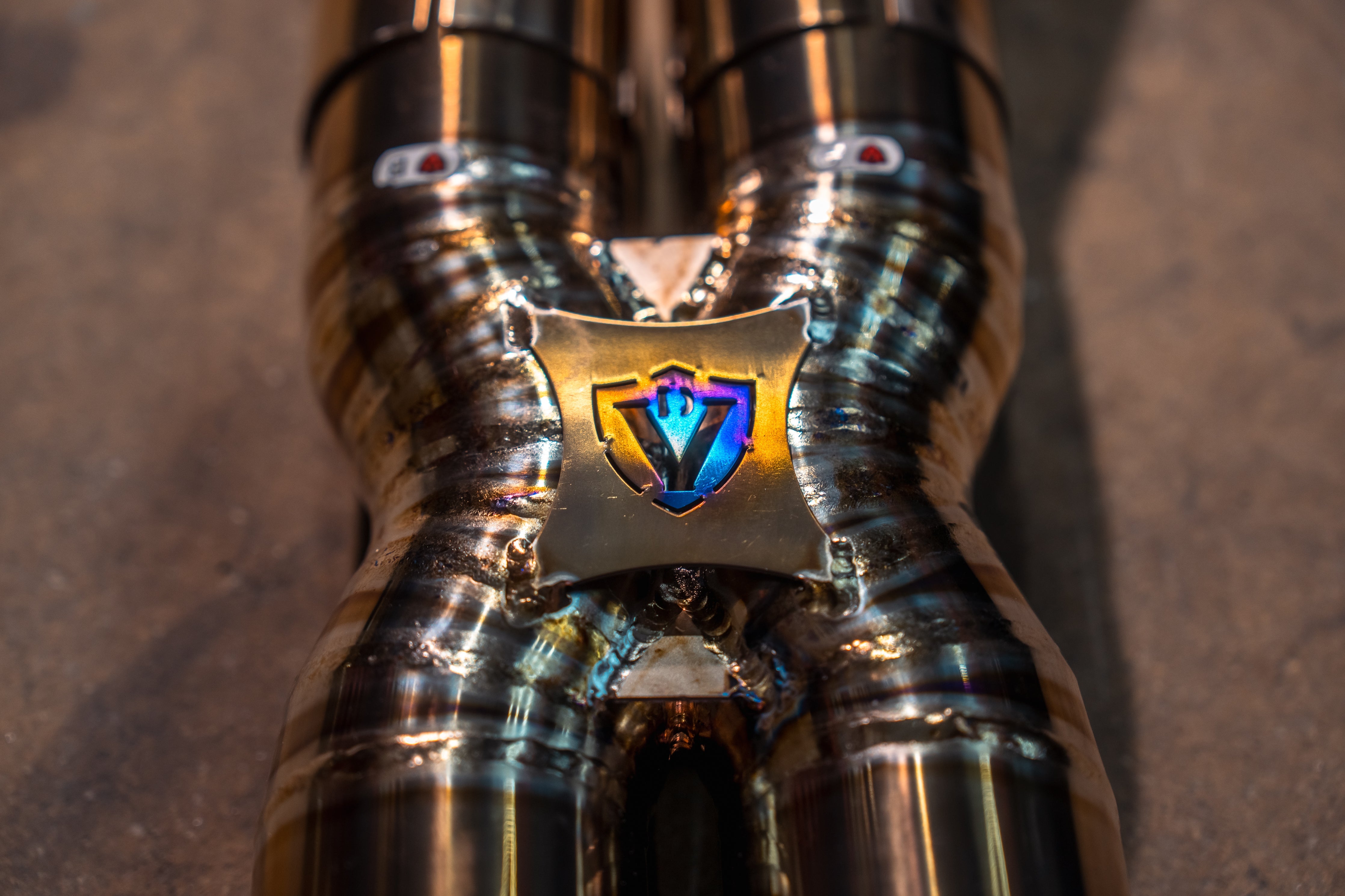 Titanium exhaust Dodge Hellcat: welded crossover badge