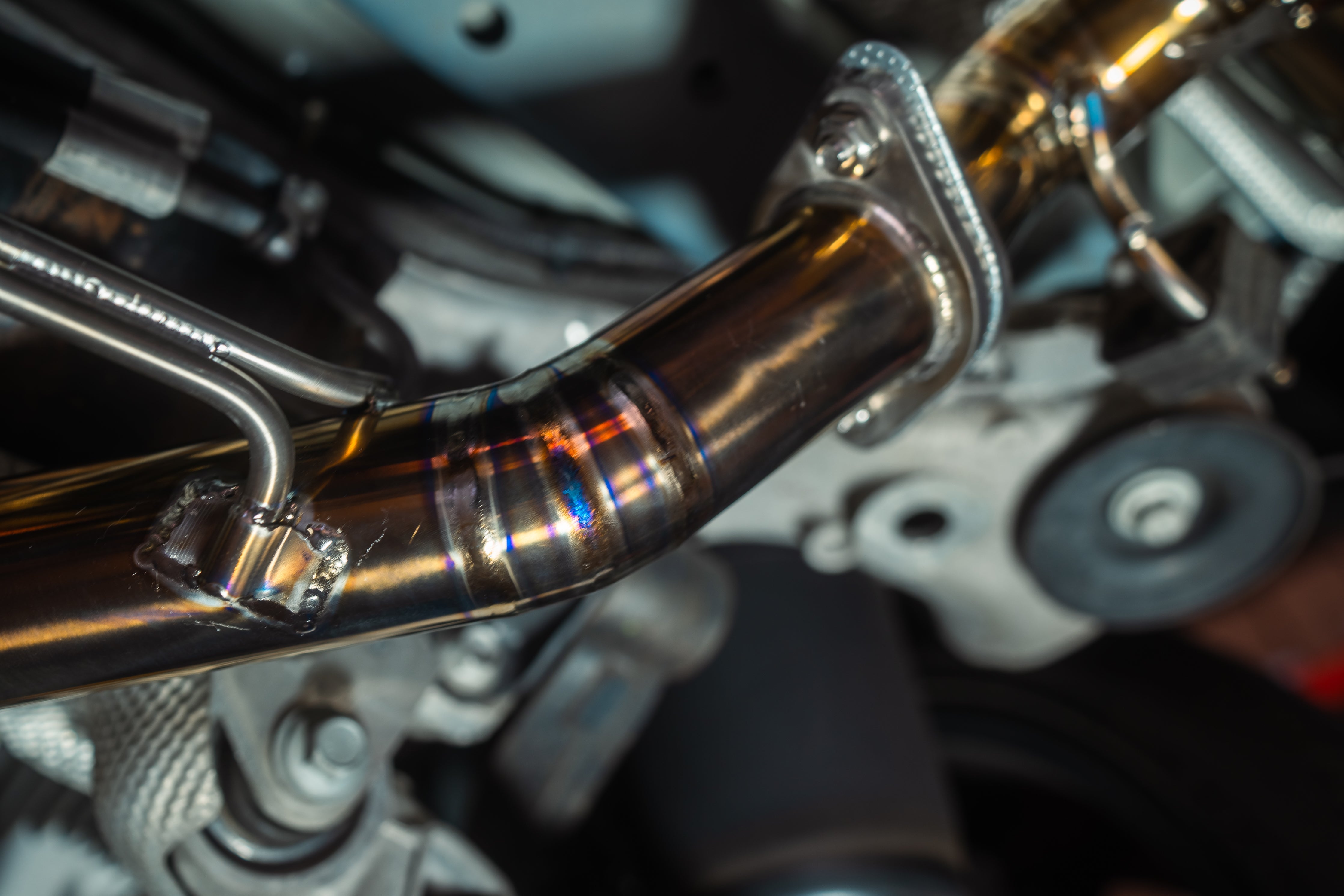 Valvetronic Designs Exhaust Range Rover Sport L494 manufacturer gallery: segmented pipe bend and flange beneath the vehicle