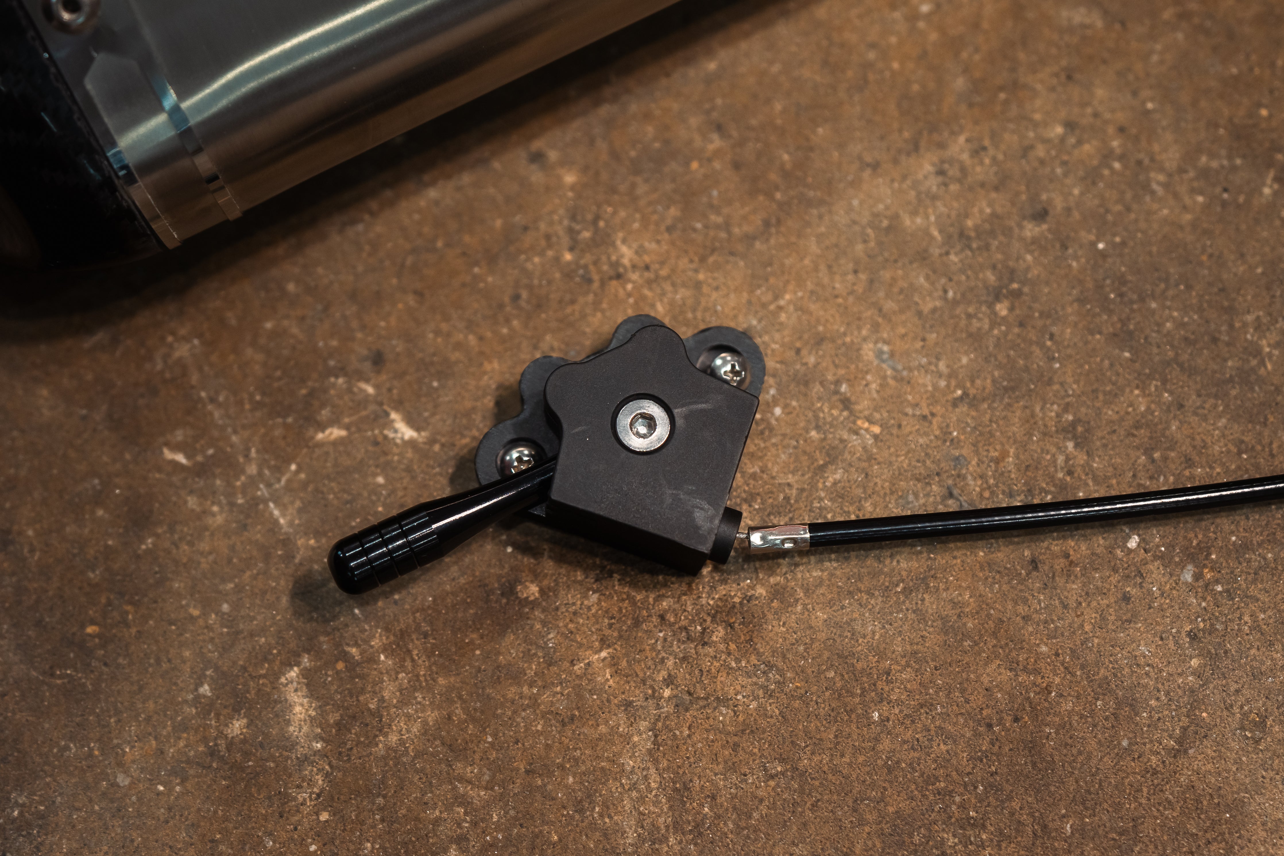 Valvetronic Designs Motorcycle Valved Muffler manufacturer gallery: black control lever and cable