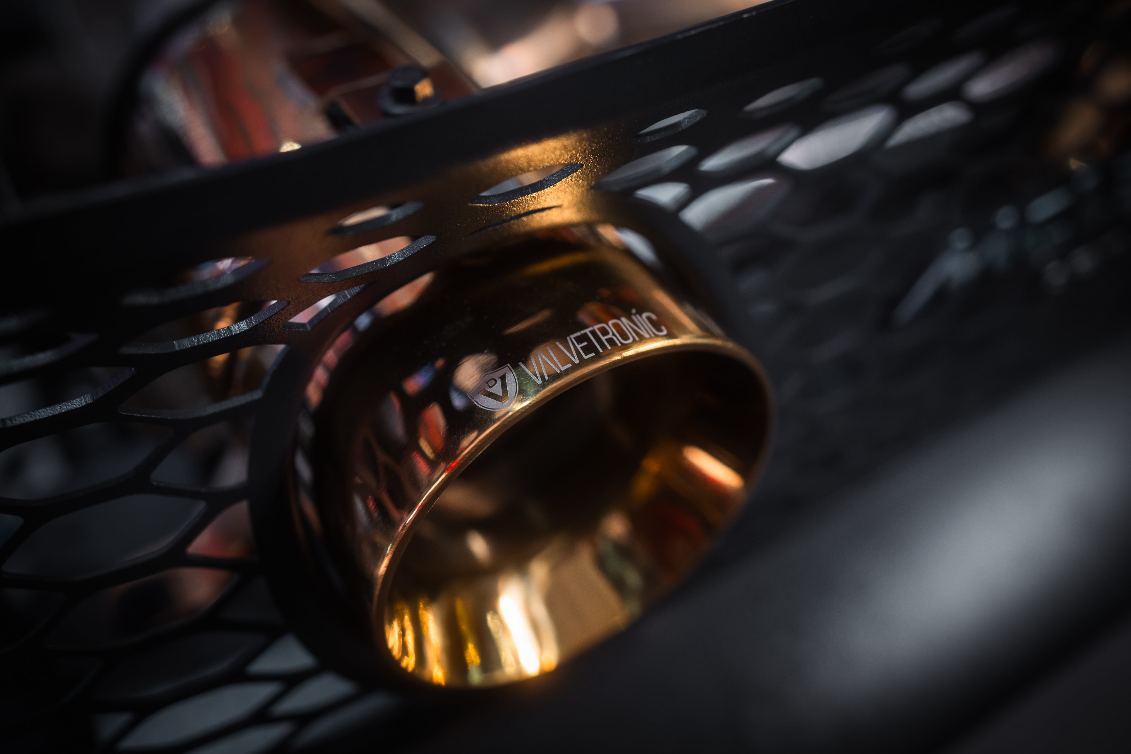 Titanium F1 exhaust McLaren Artura: installed outlet close-up