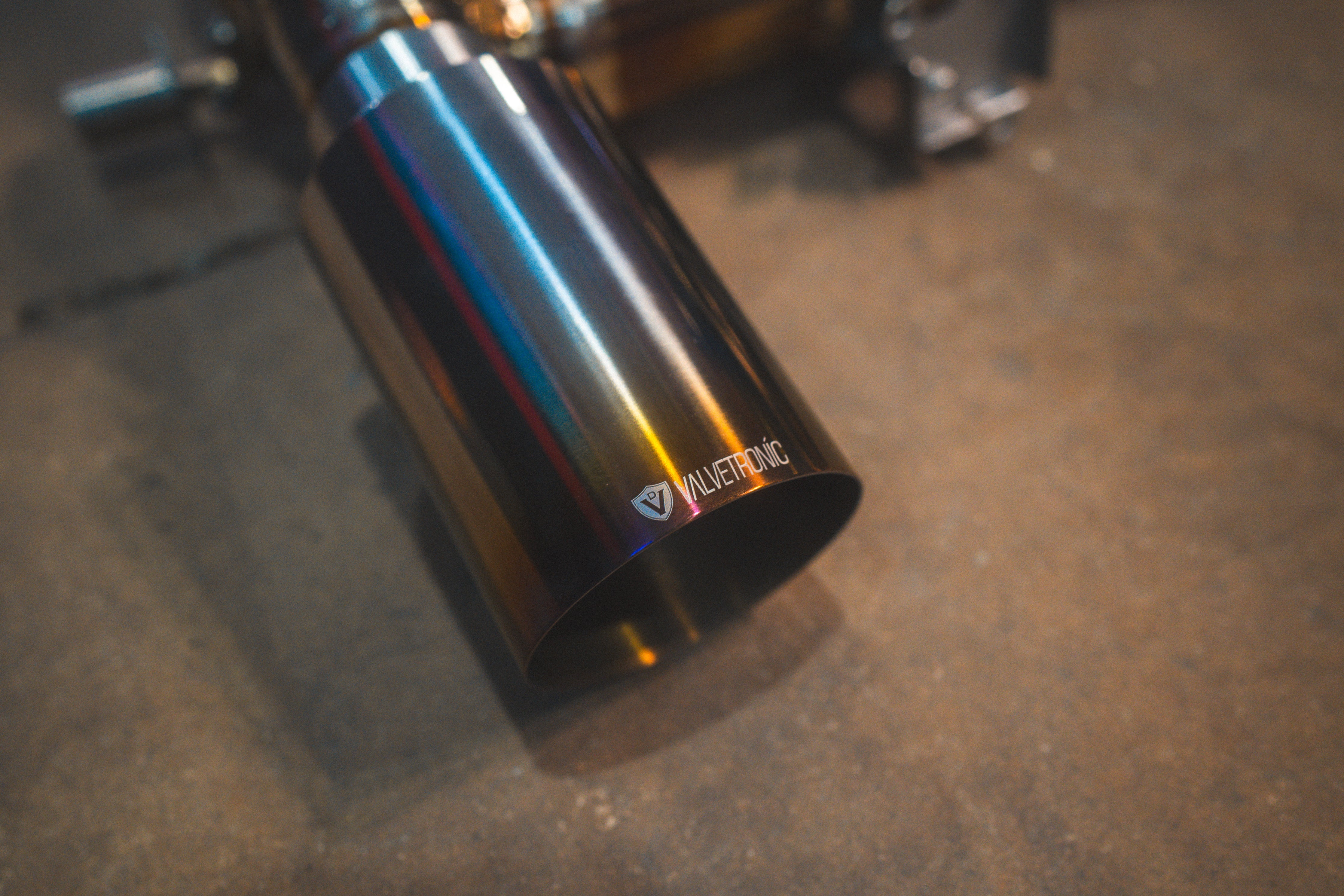 Titanium exhaust Lotus Emira V6: titanium outlet tip