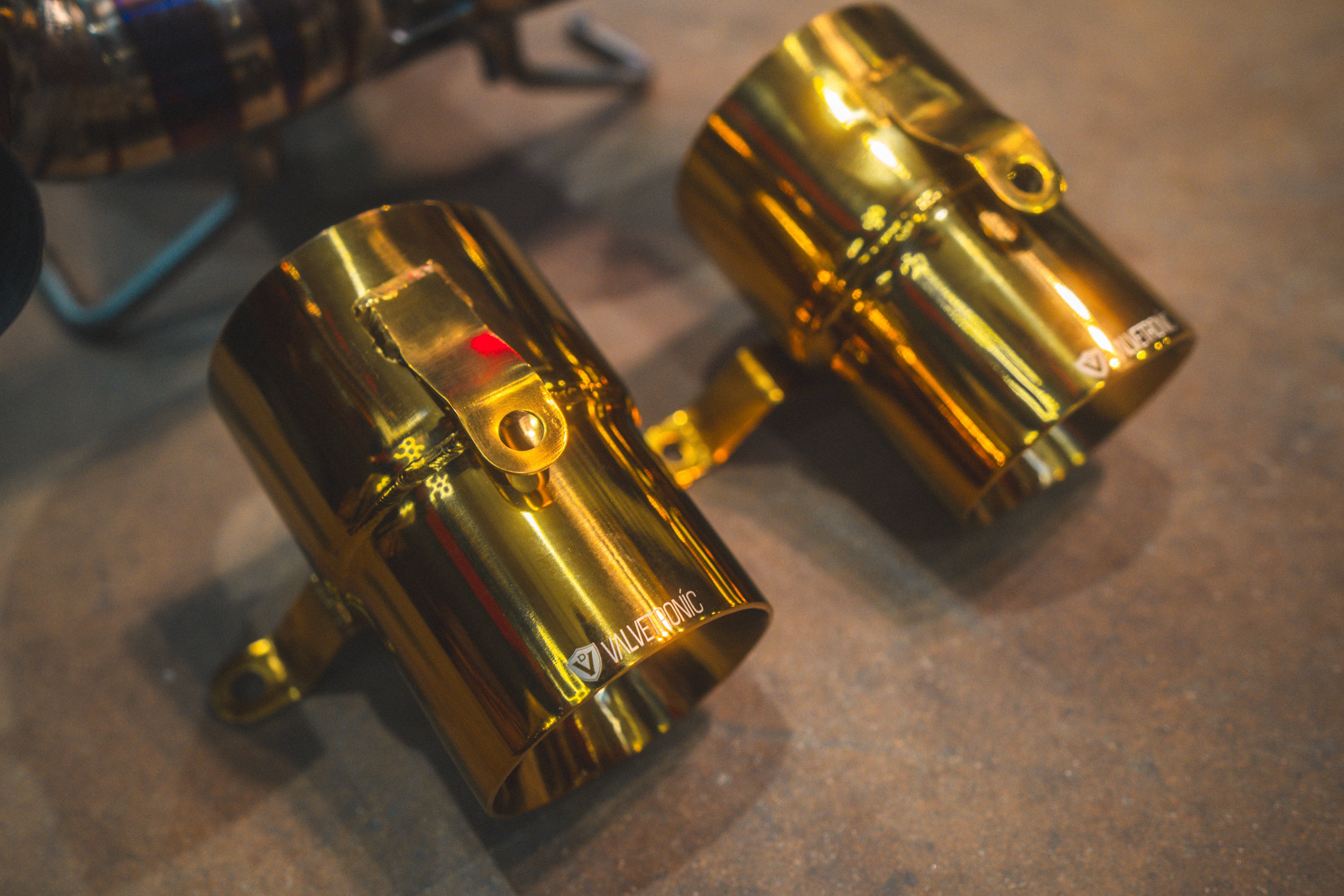 Titanium F1 exhaust McLaren Artura: twin outlets straight-on
