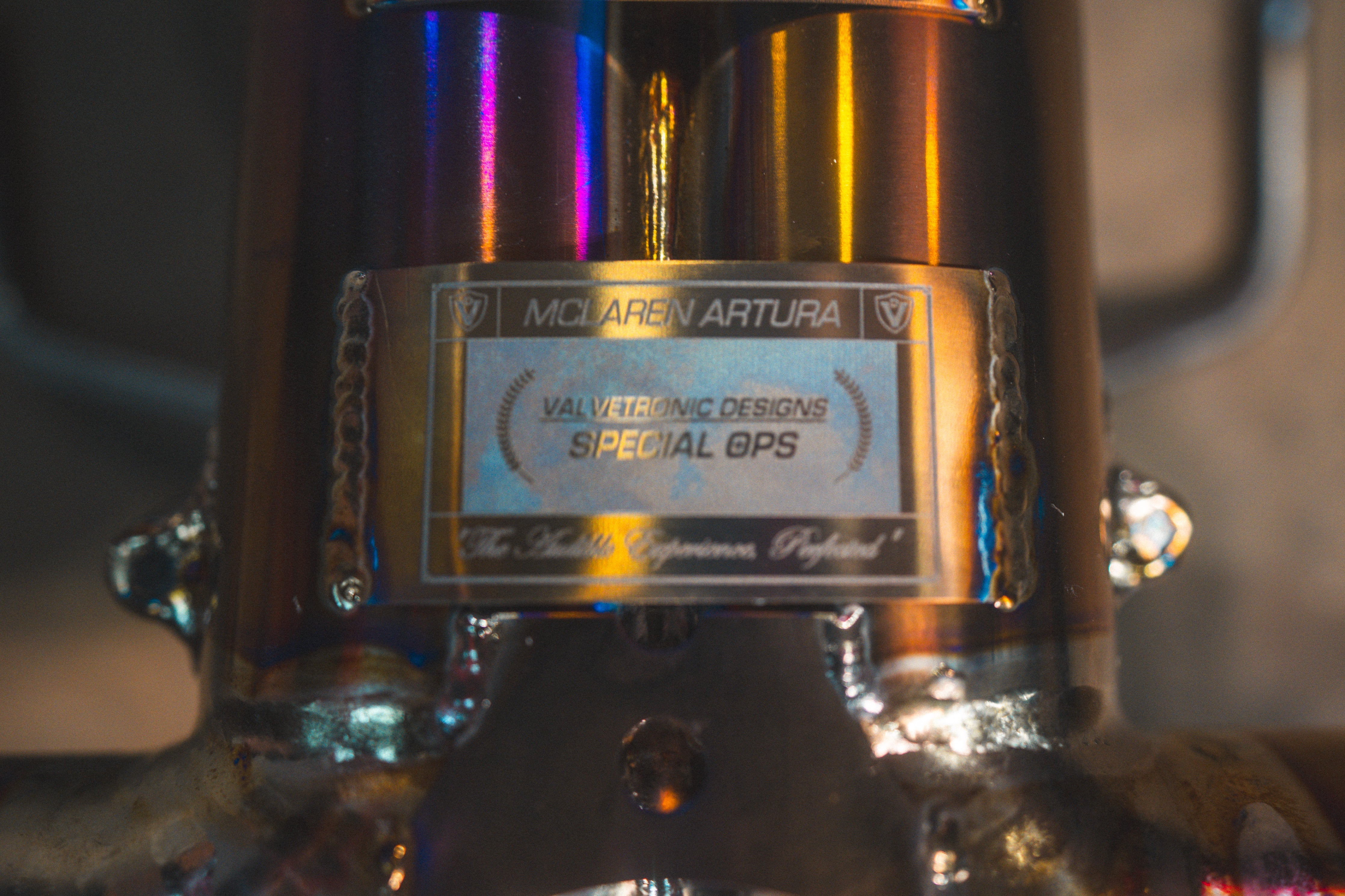 Titanium F1 exhaust McLaren Artura: identification plaque