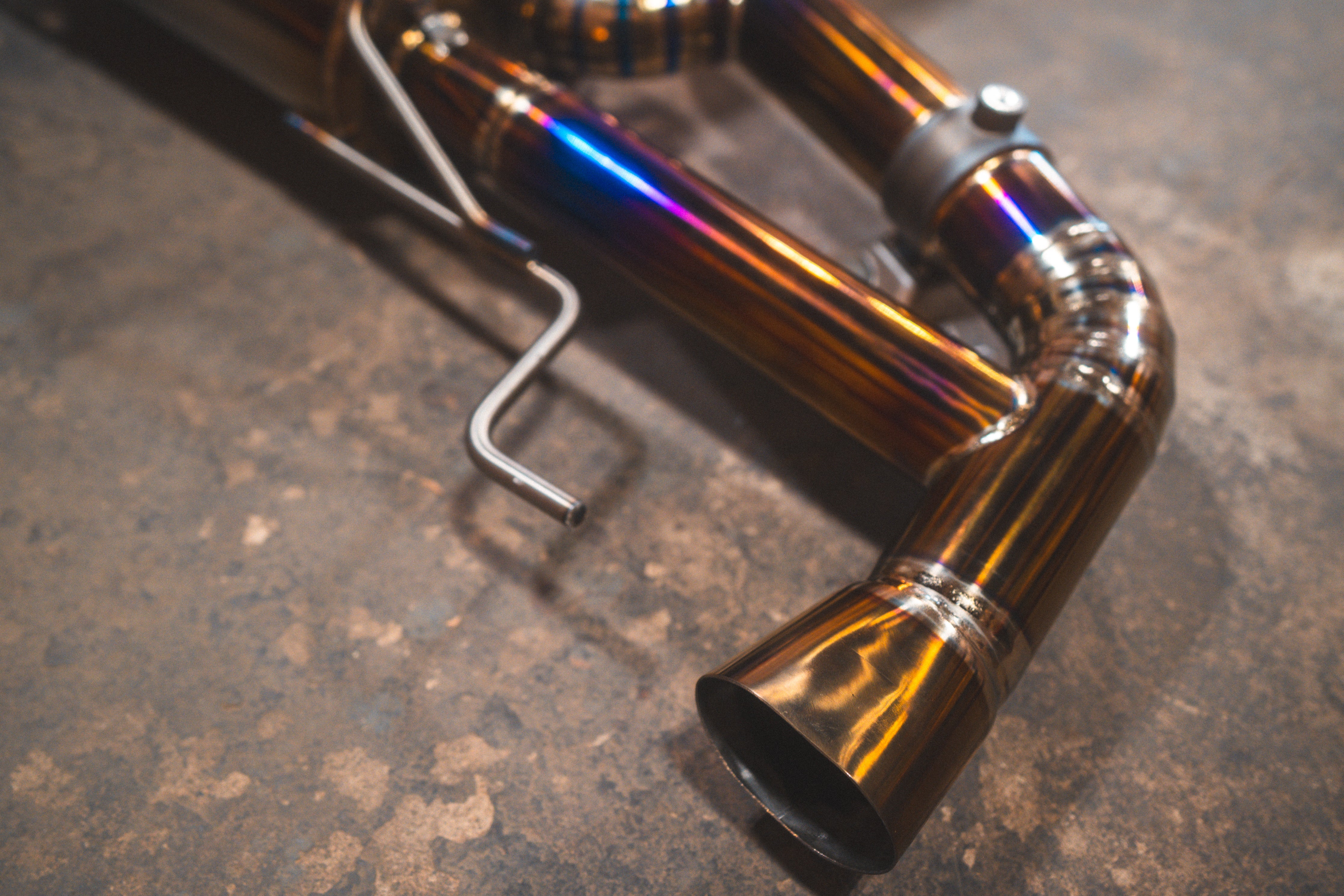 Titanium exhaust AMG GLC 63: outlet pipe and hanger