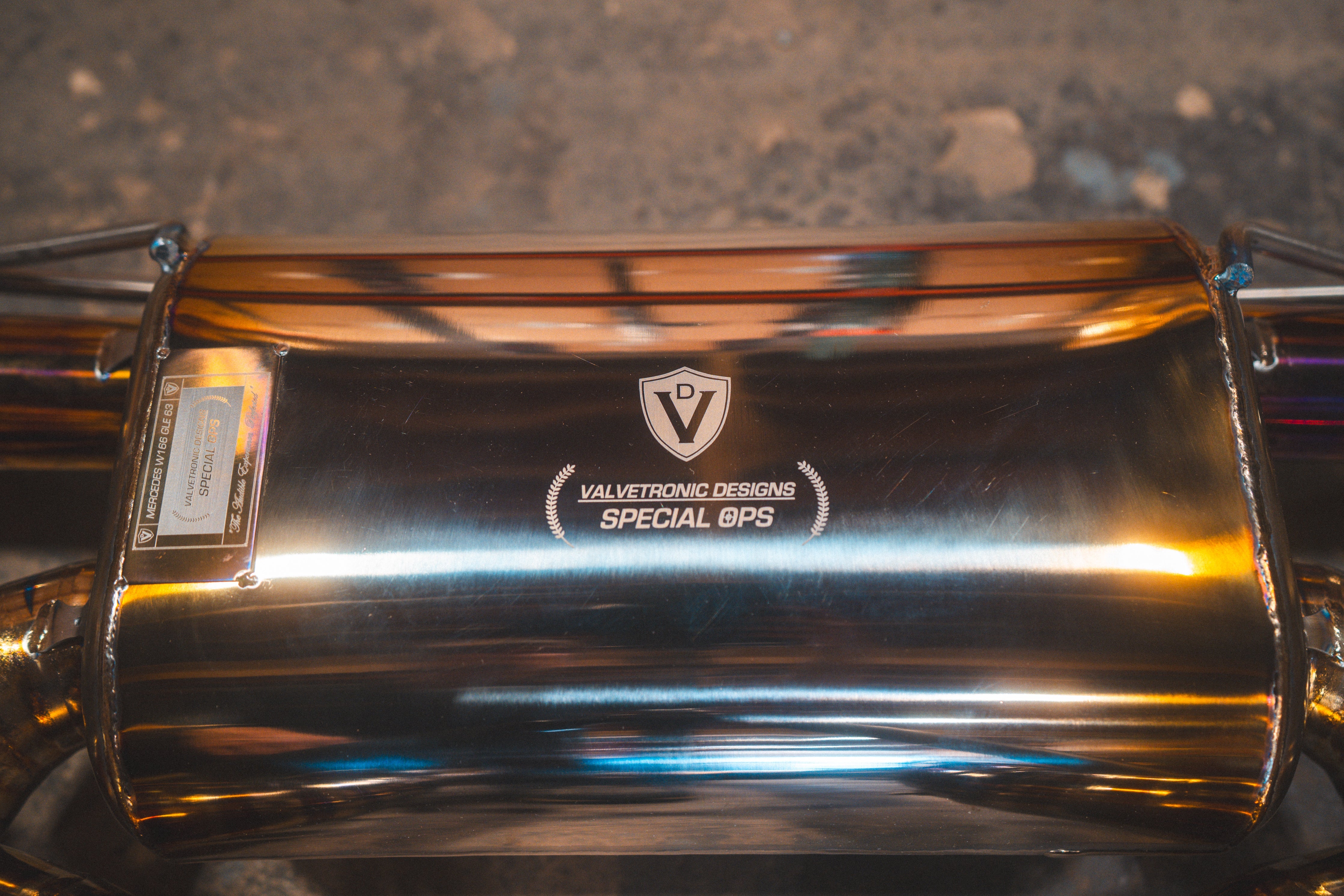 Titanium exhaust AMG GLC 63: muffler logo
