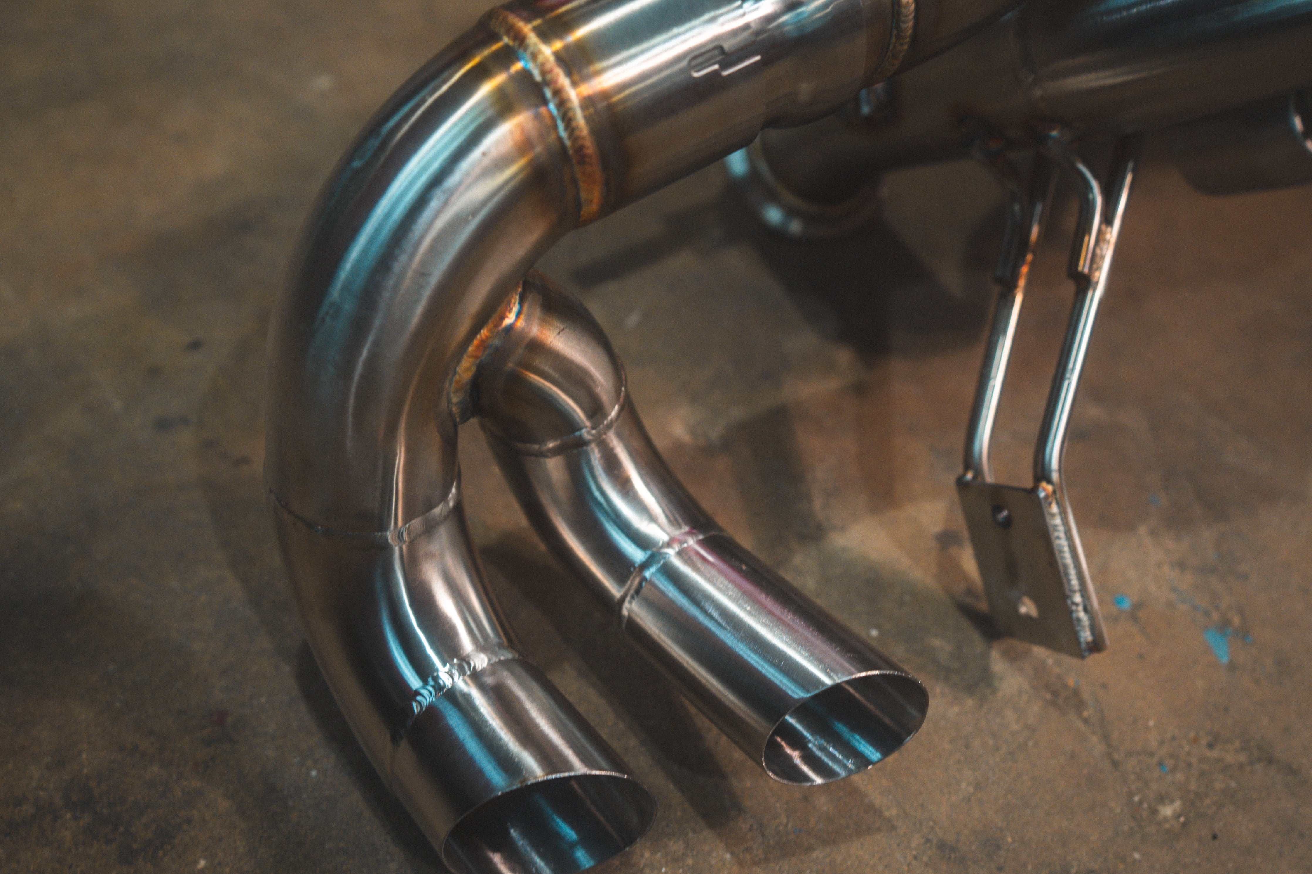 Valvetronic Designs Exhaust Lamborghini Gallardo LP manufacturer gallery: twin curved outlet tubes and mounting bracket