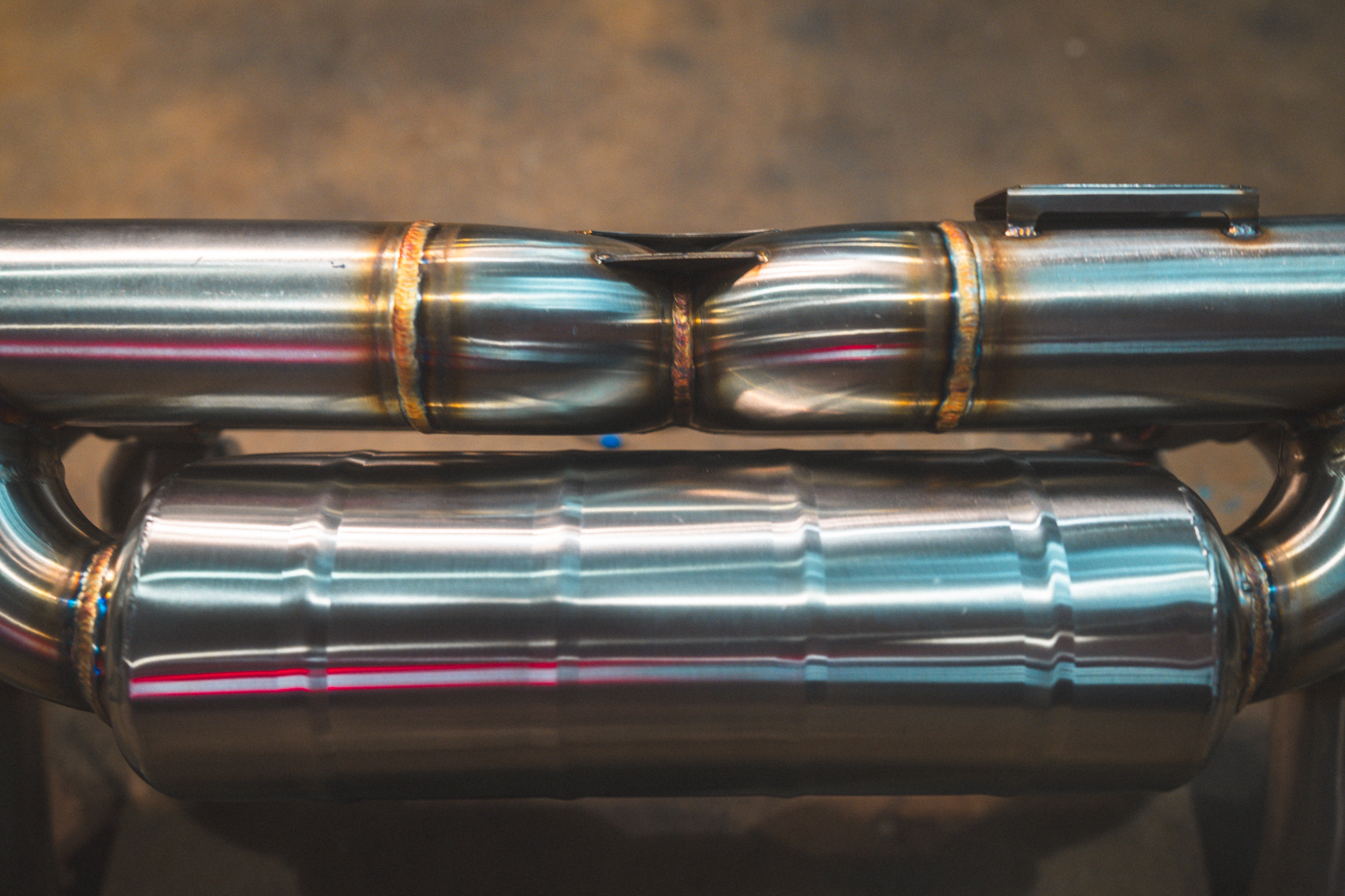 Valvetronic Designs Exhaust Lamborghini Gallardo LP manufacturer gallery: long cylindrical housing beneath the center tubes