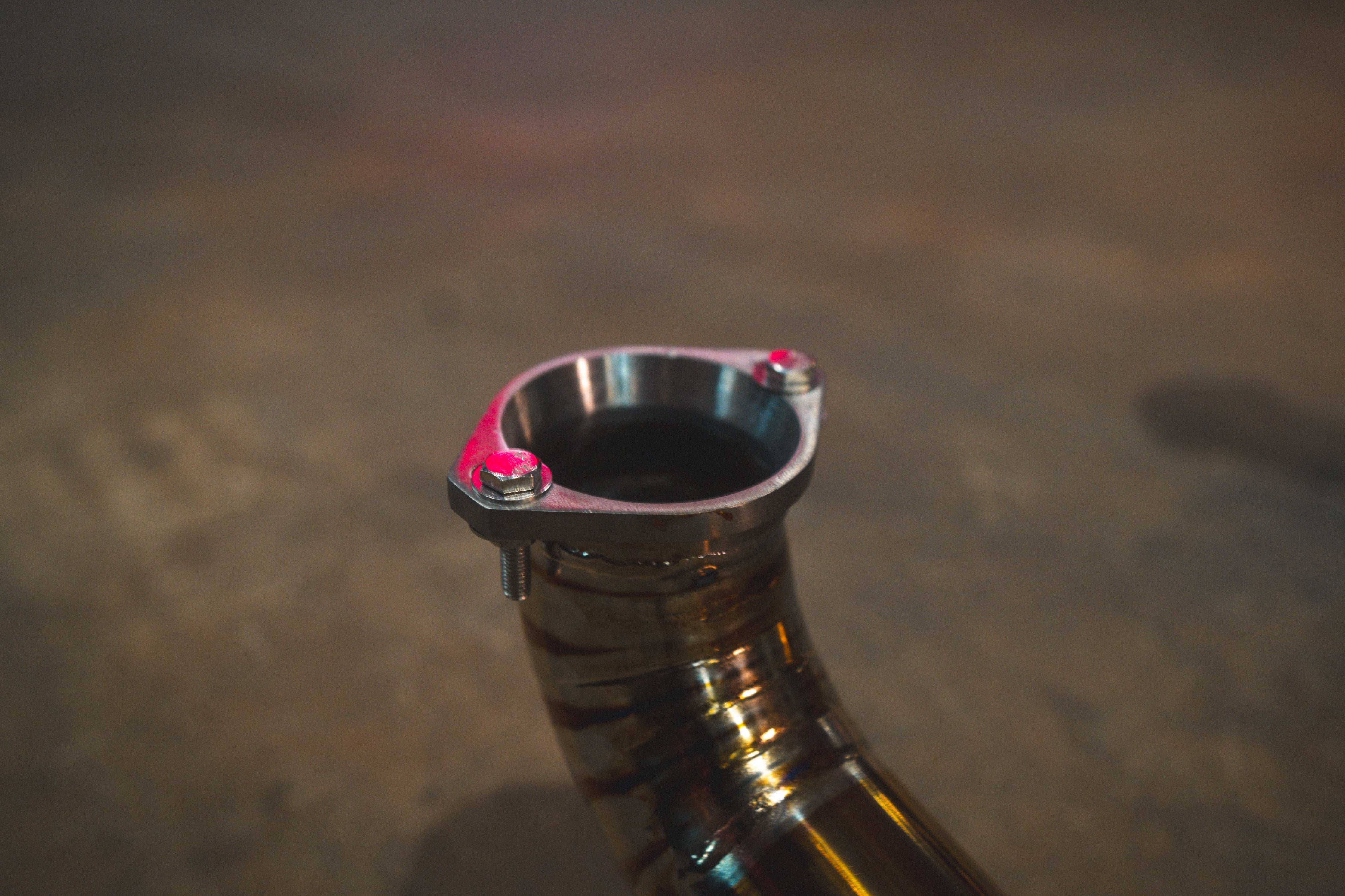 Titanium exhaust BMW F12 M6: inlet opening