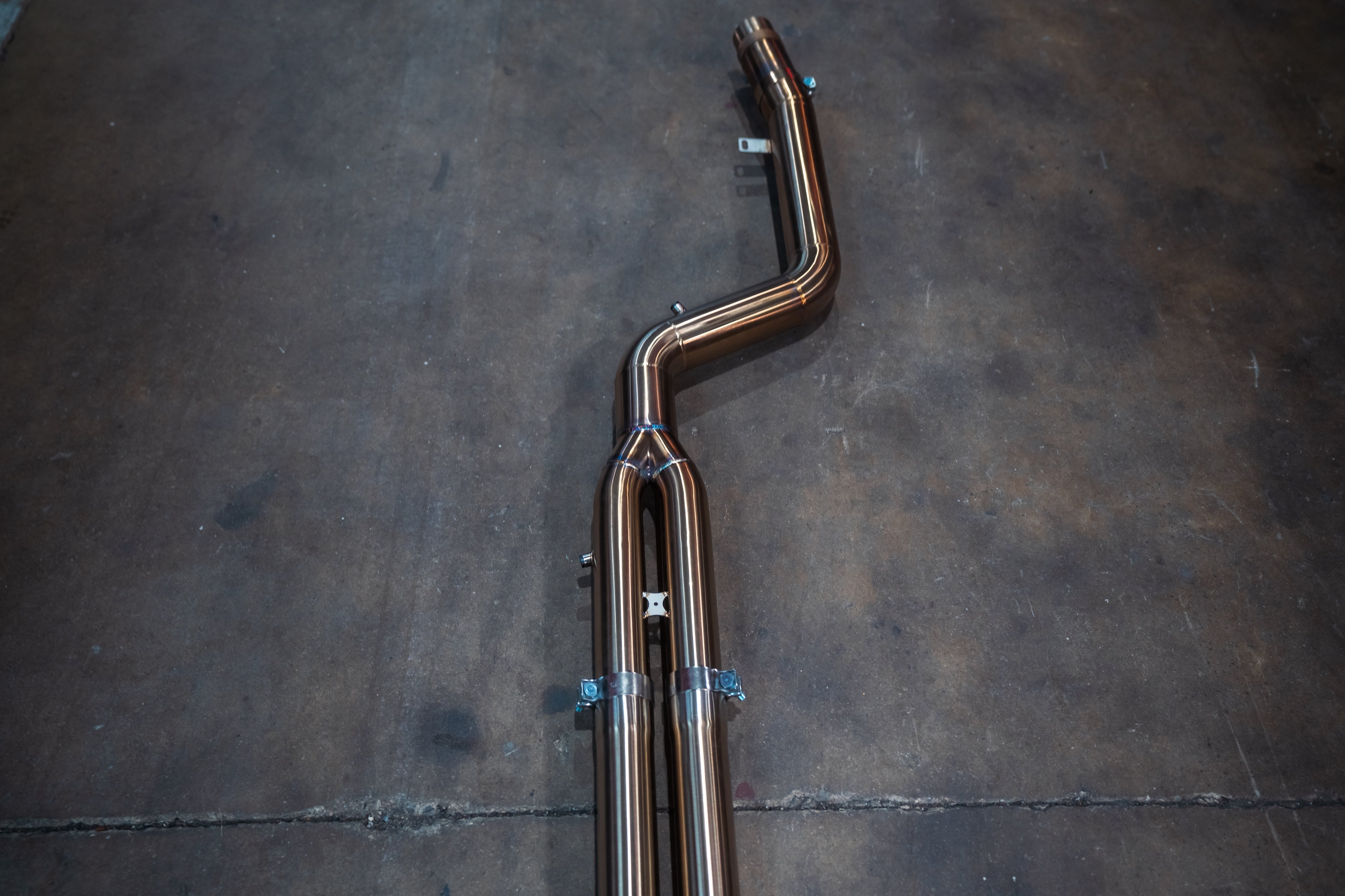Stainless exhaust BMW X7 40i: long center pipe