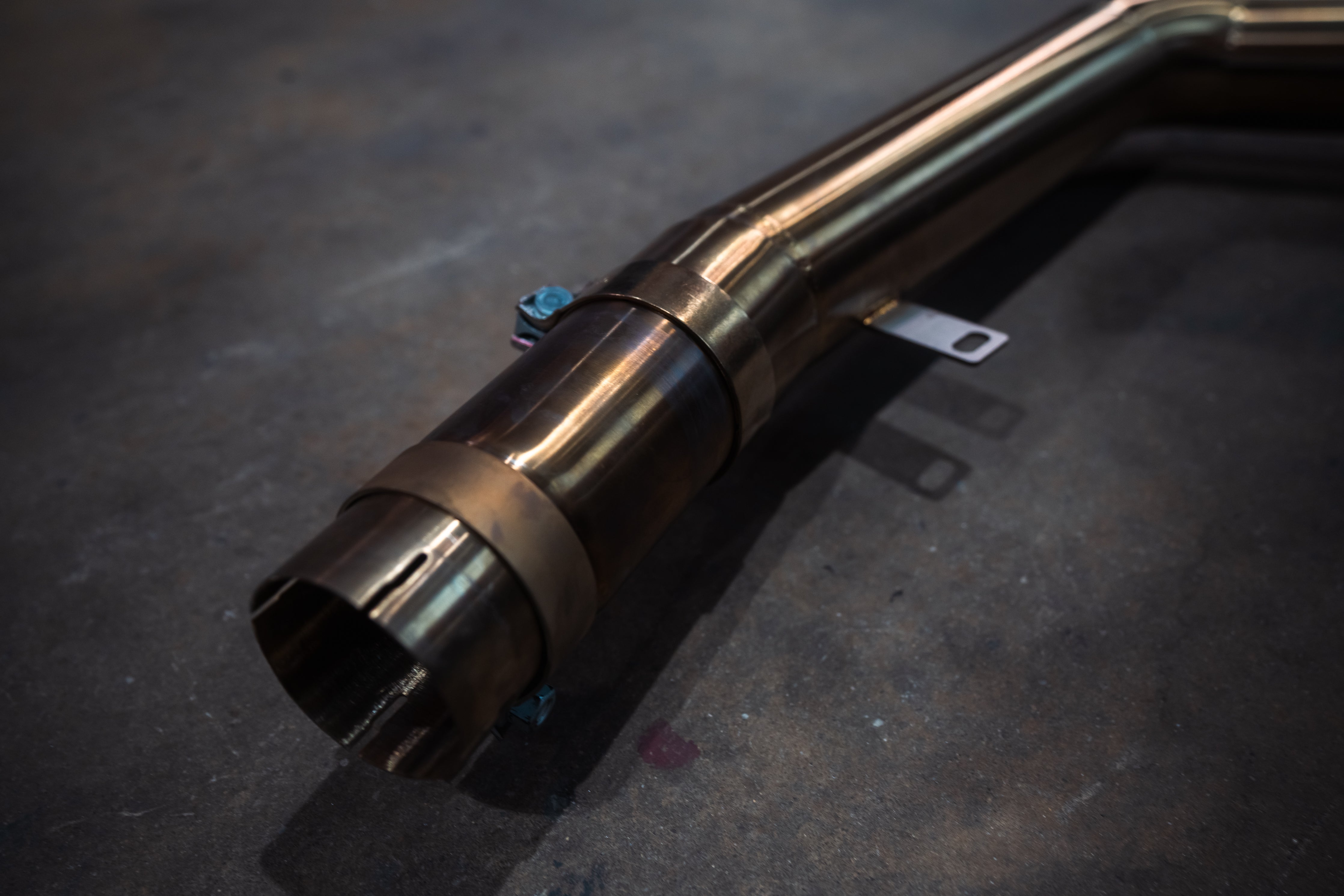 Stainless exhaust BMW X7 40i: open outlet tube