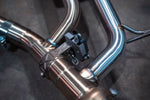 Stainless exhaust BMW X7 40i: electronic actuator beside muffler