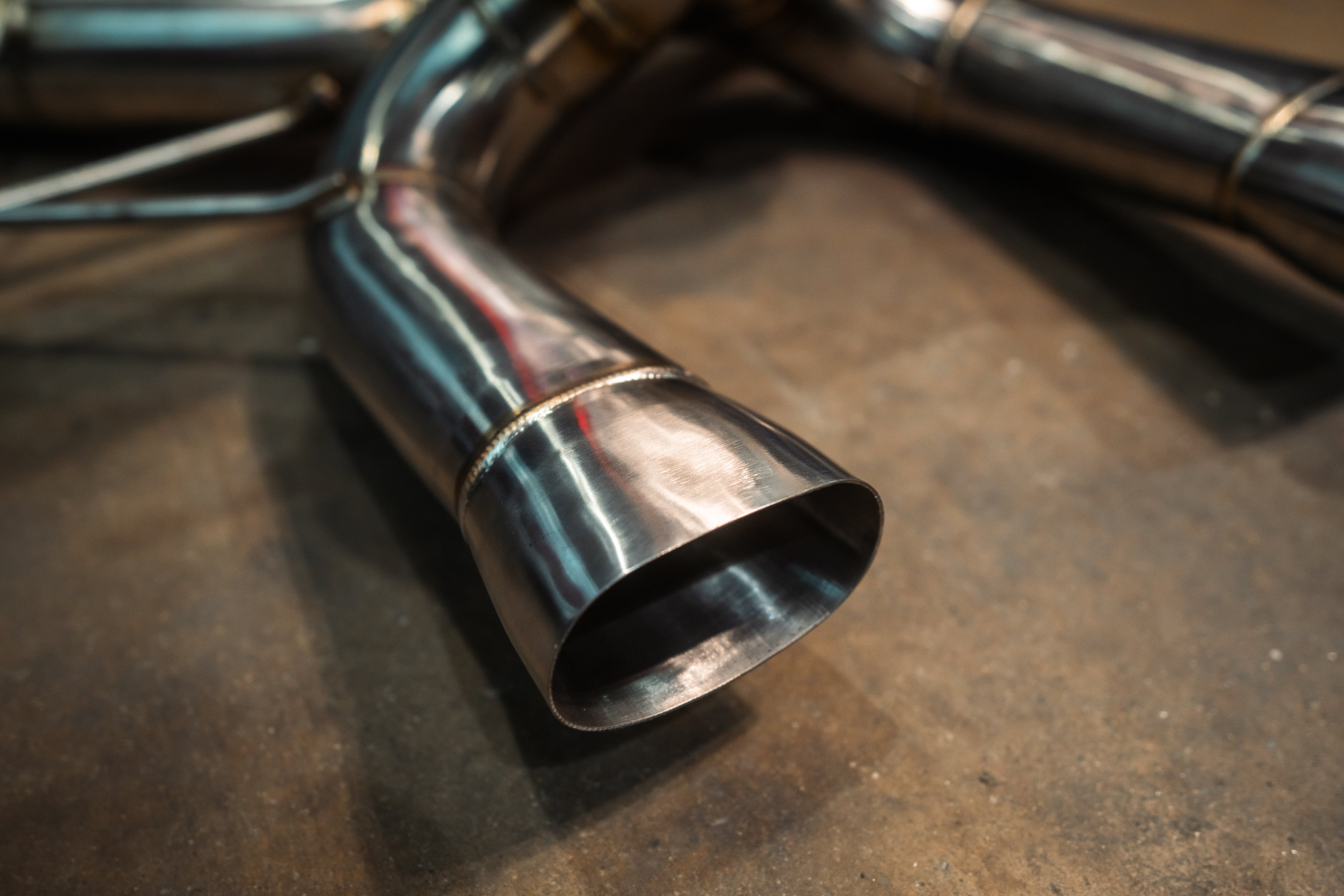 Stainless F1 exhaust Lamborghini Revuelto: outlet flange