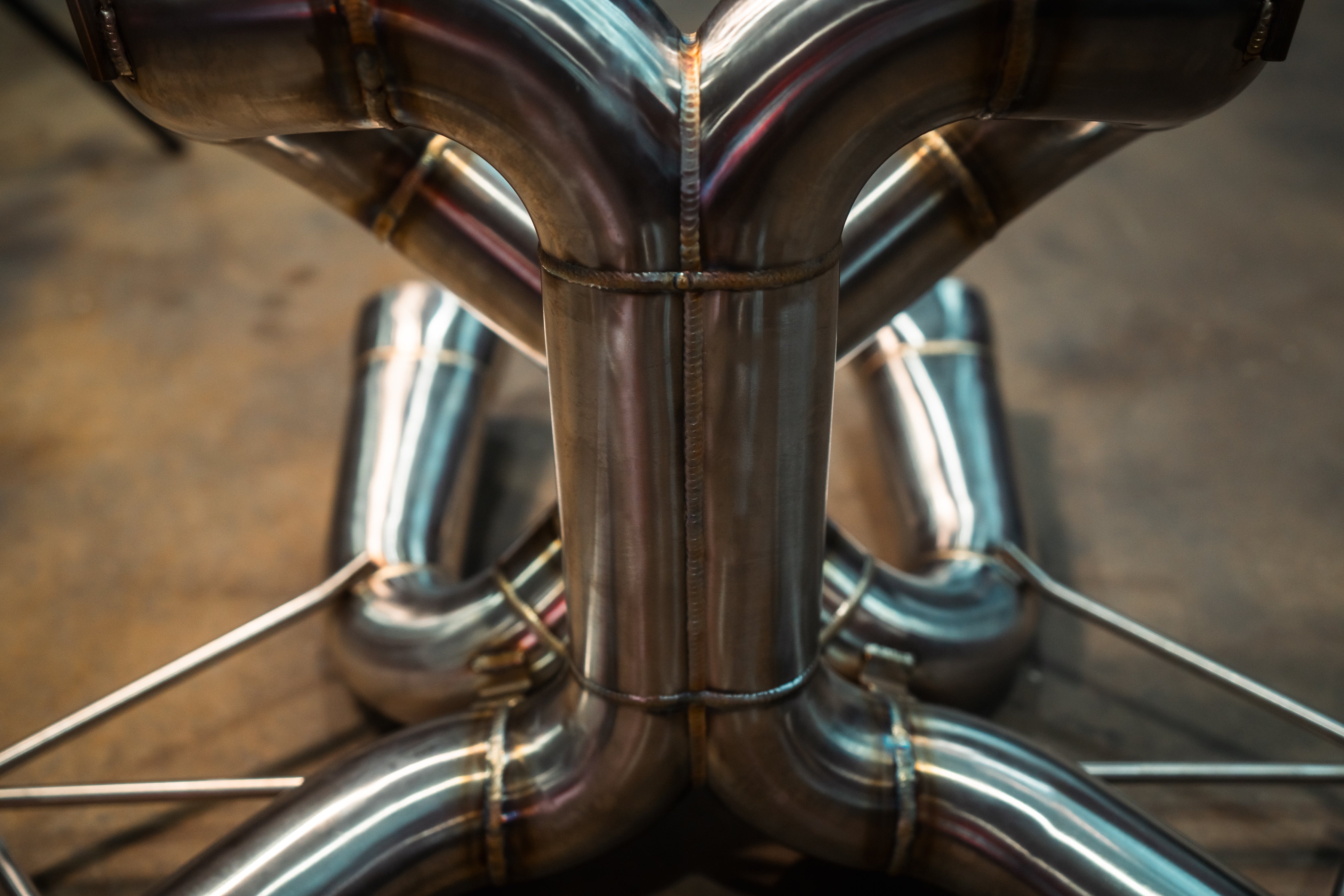 Stainless F1 exhaust Lamborghini Revuelto: paired pipe junction