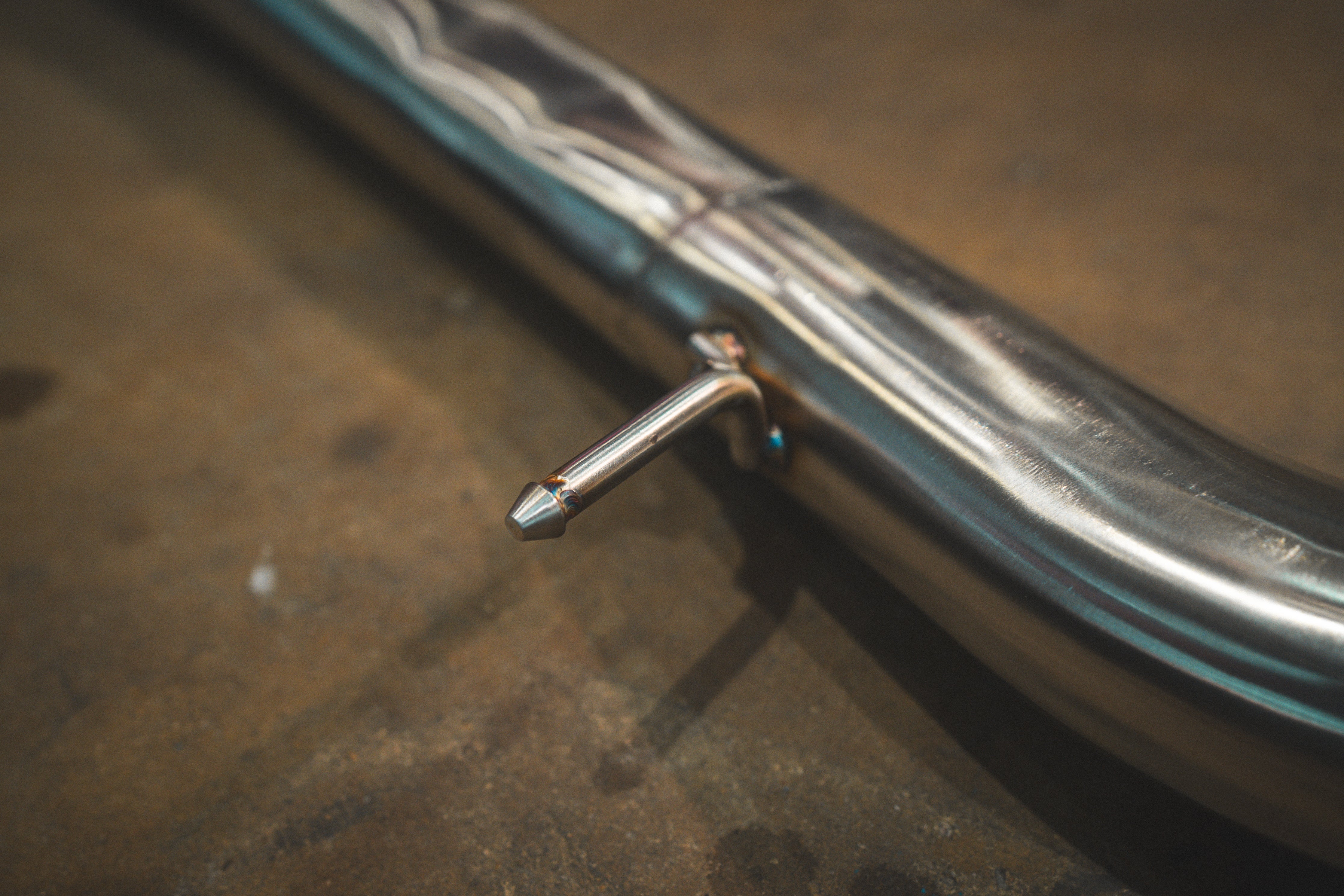 Valvetronic Designs Valved Exhaust AMG GT 43 manufacturer gallery: welded mounting rod beside the front pipe bend