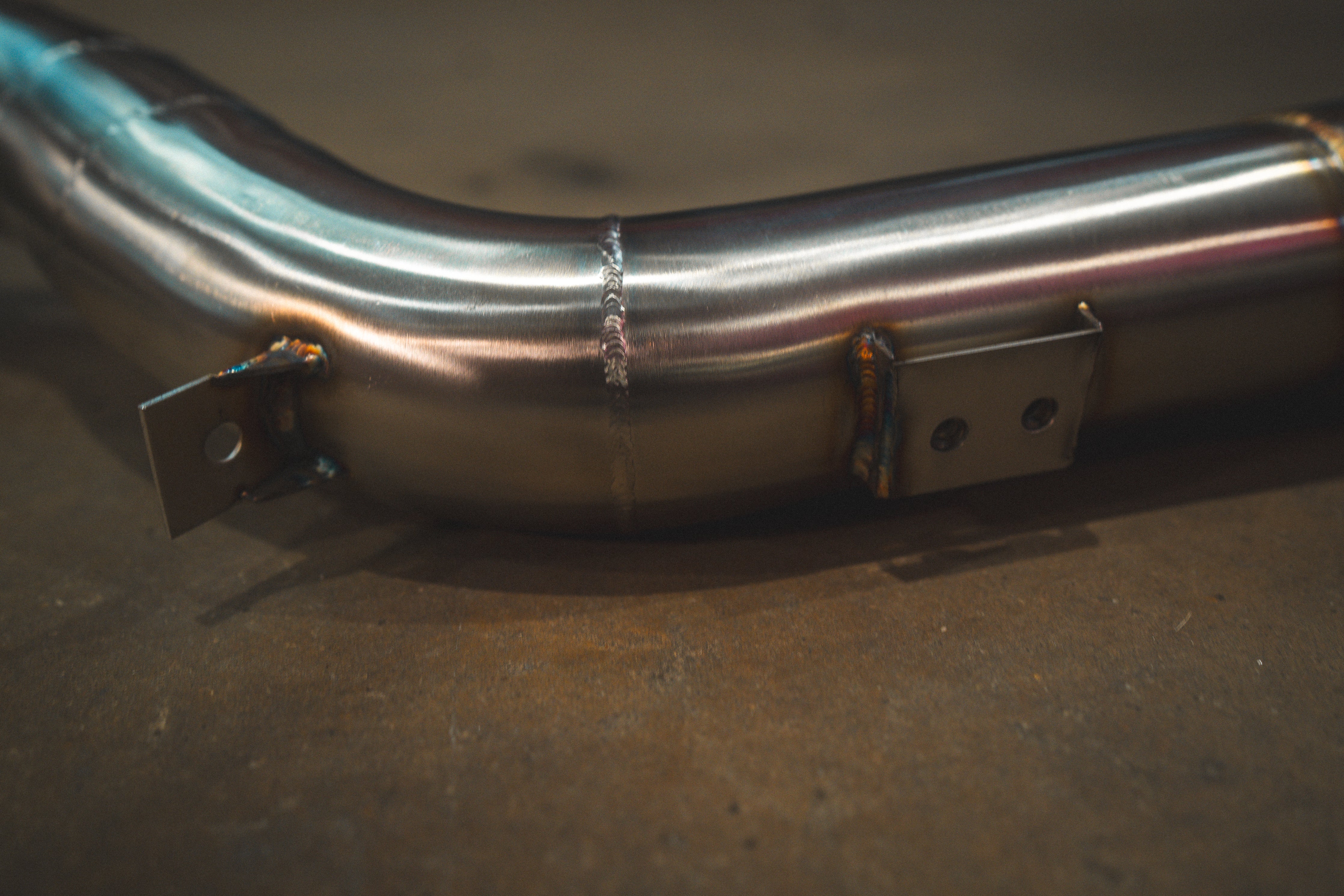 Stainless exhaust AMG GT 43: pipe bracket