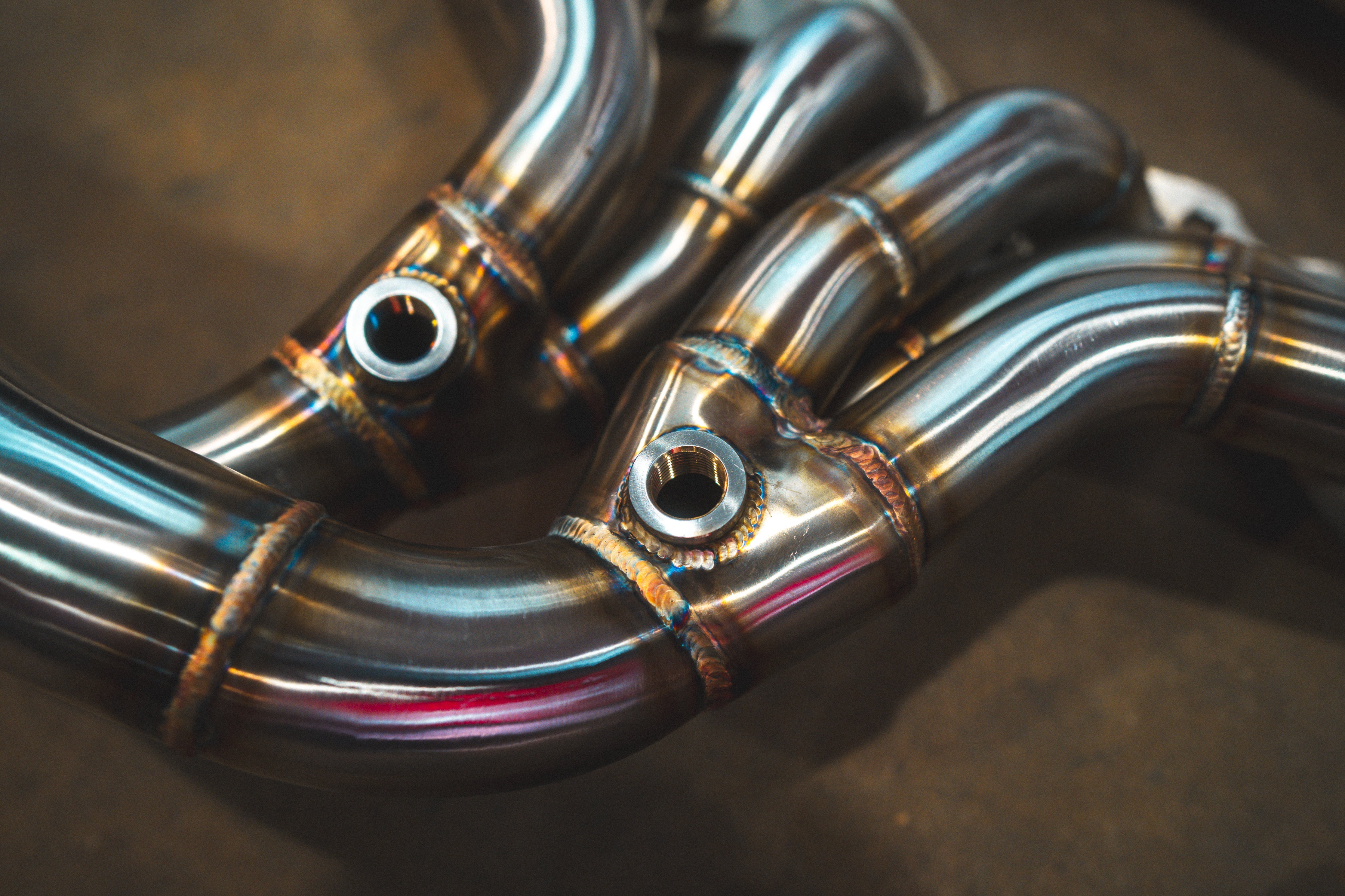 Stainless exhaust Aston Martin DBS: rear tubing and valves