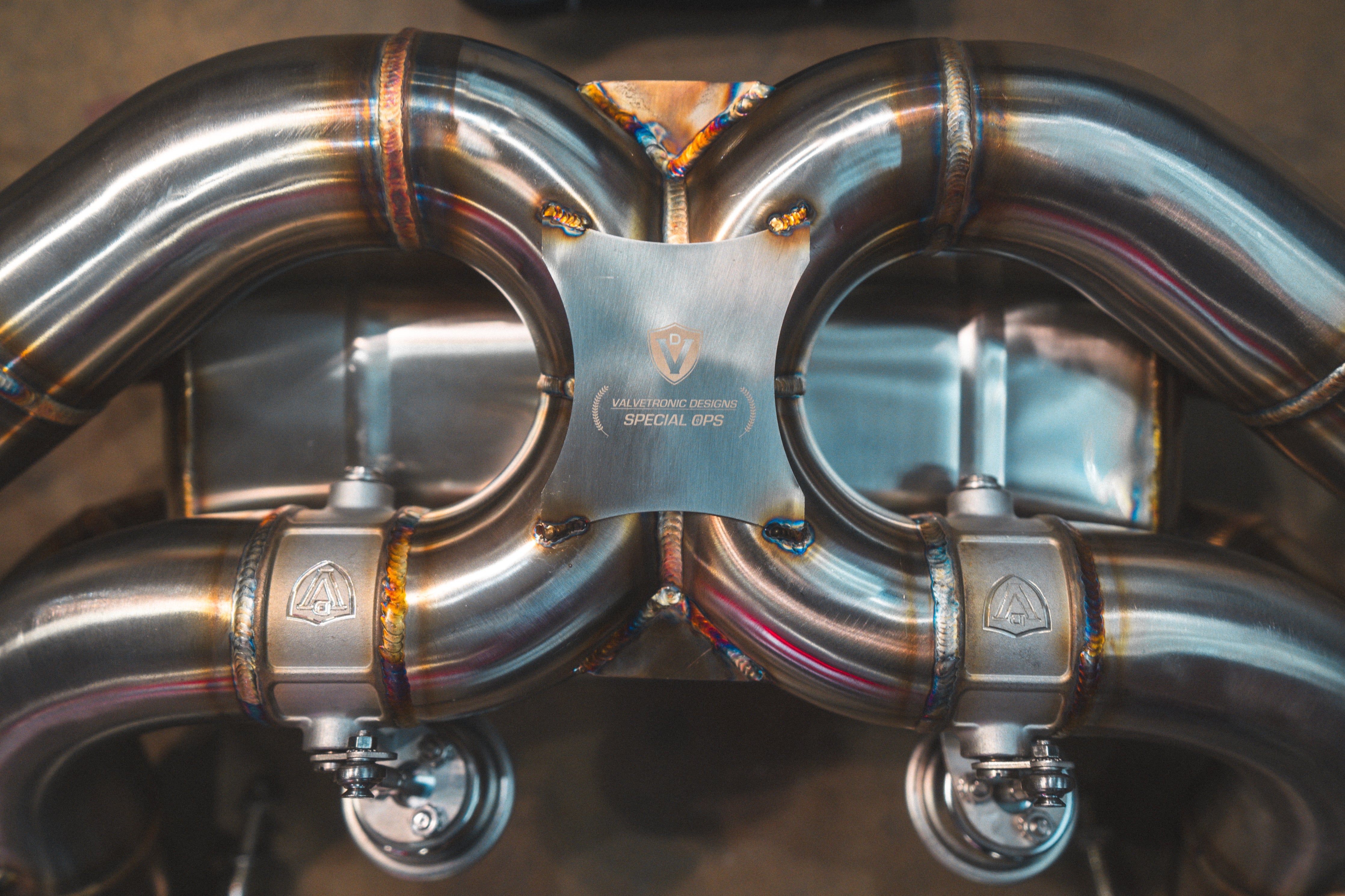 Stainless exhaust Aston Martin DBS: paired valve bodies and welded bridge