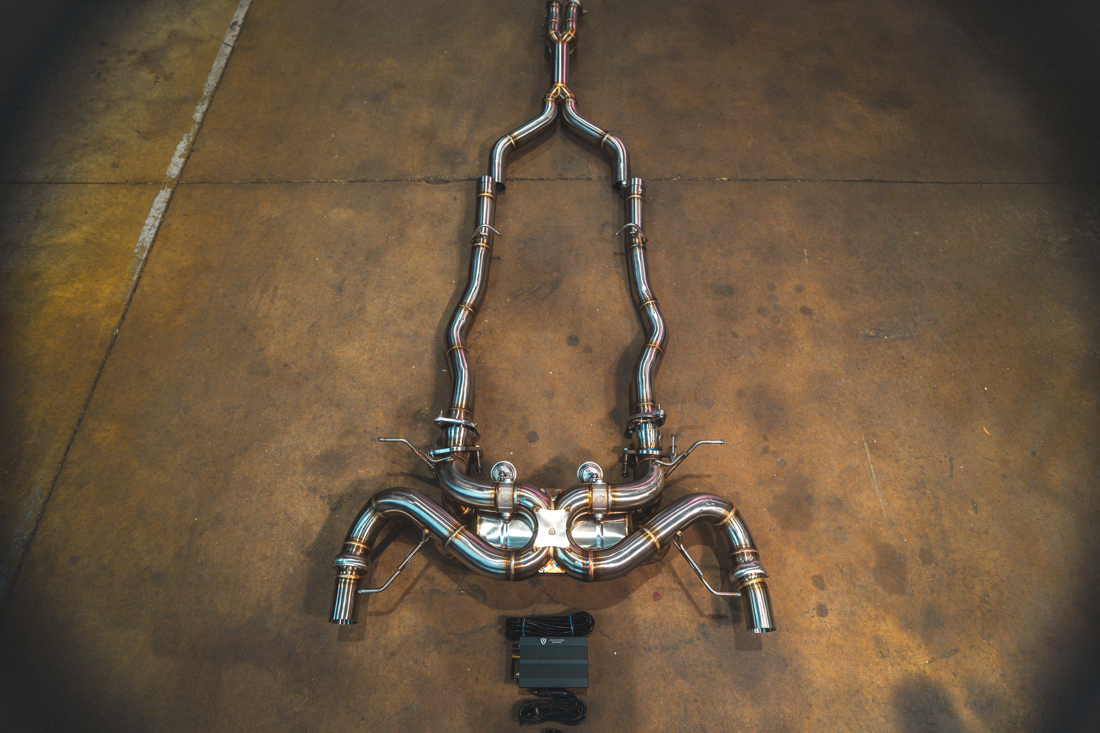 Stainless exhaust Aston Martin DBS: complete system angled