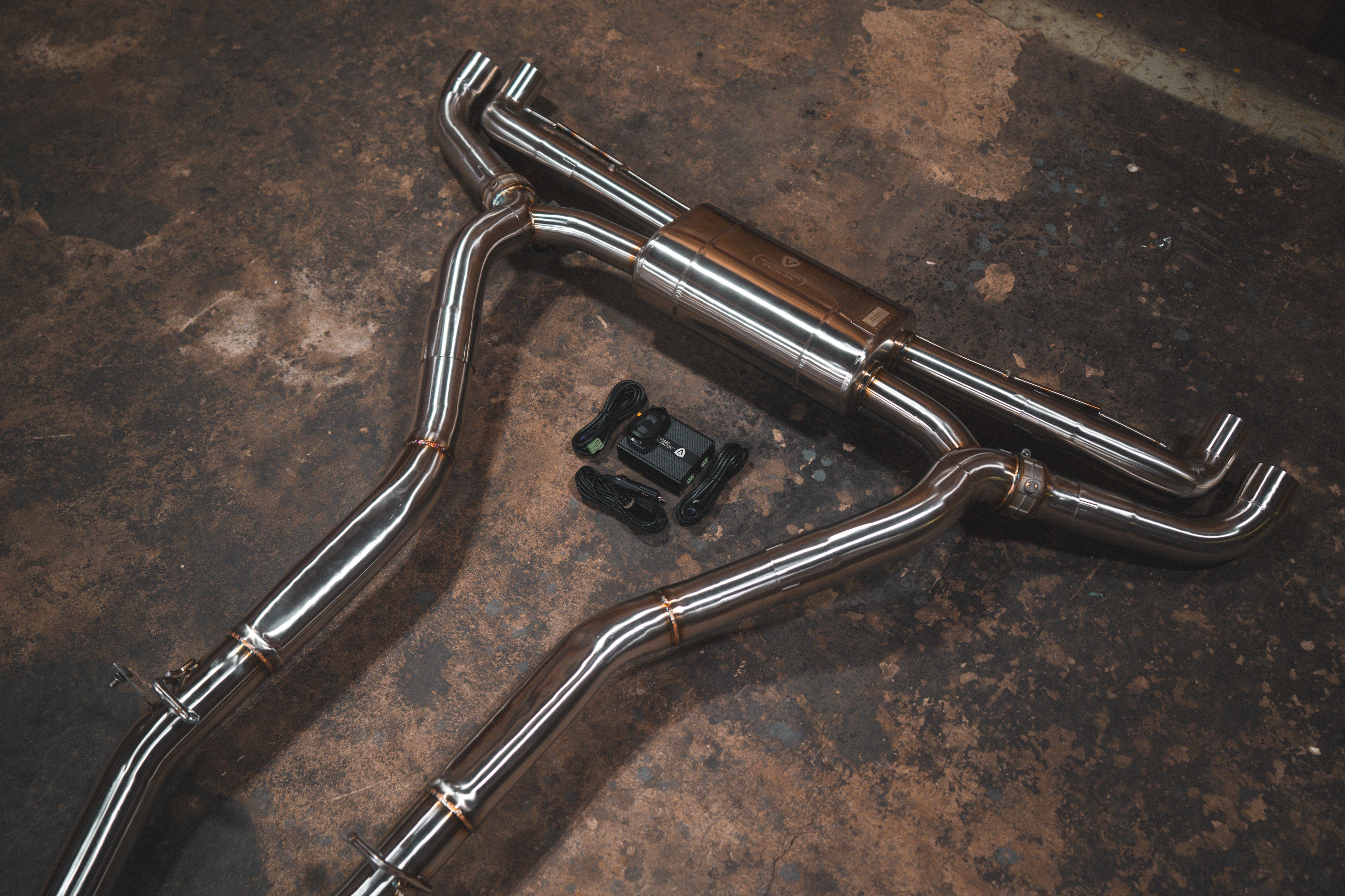 Stainless exhaust BMW X7 50i: rear section with control kit