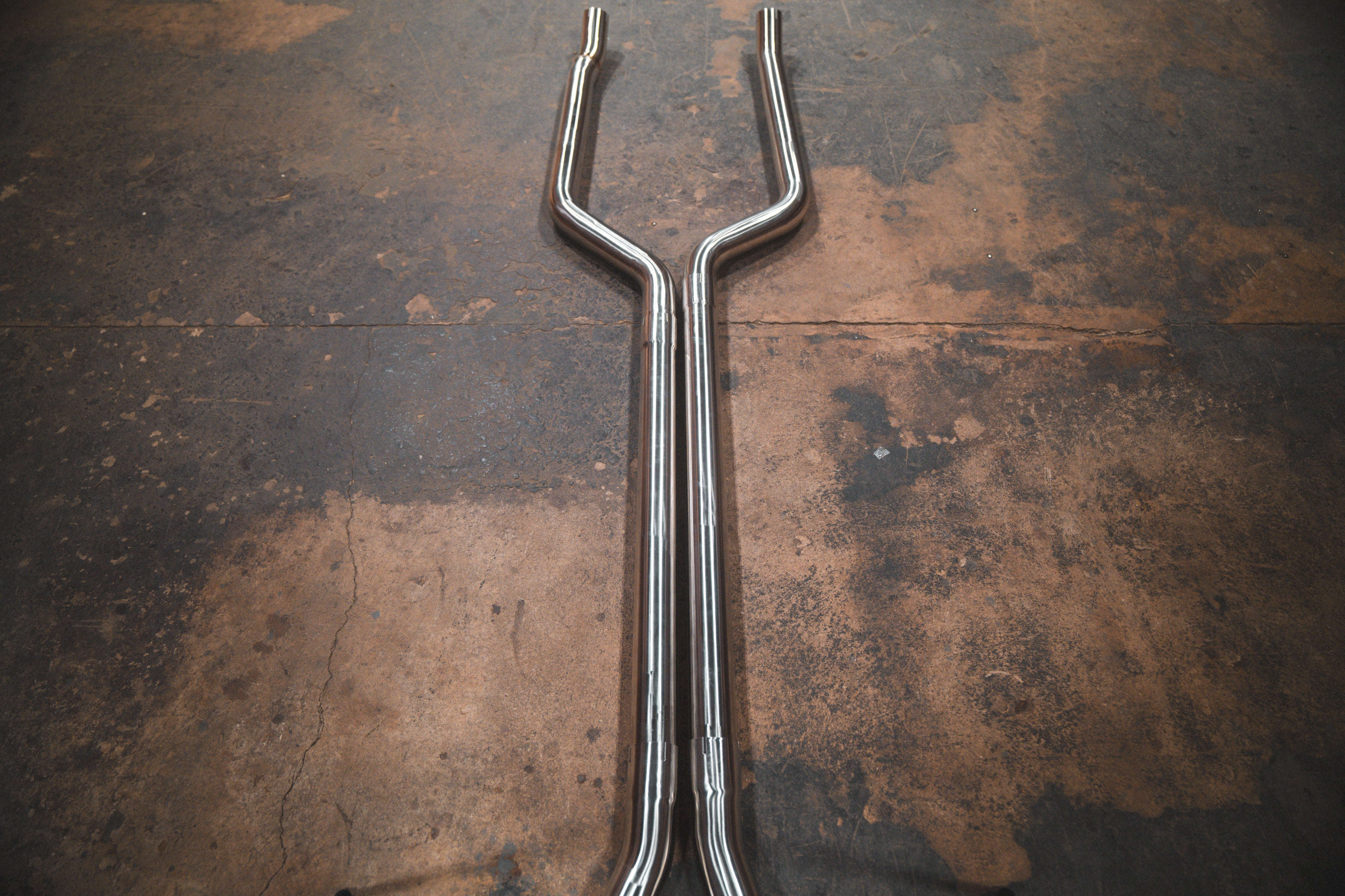 Stainless exhaust BMW X7 50i: parallel center pipes
