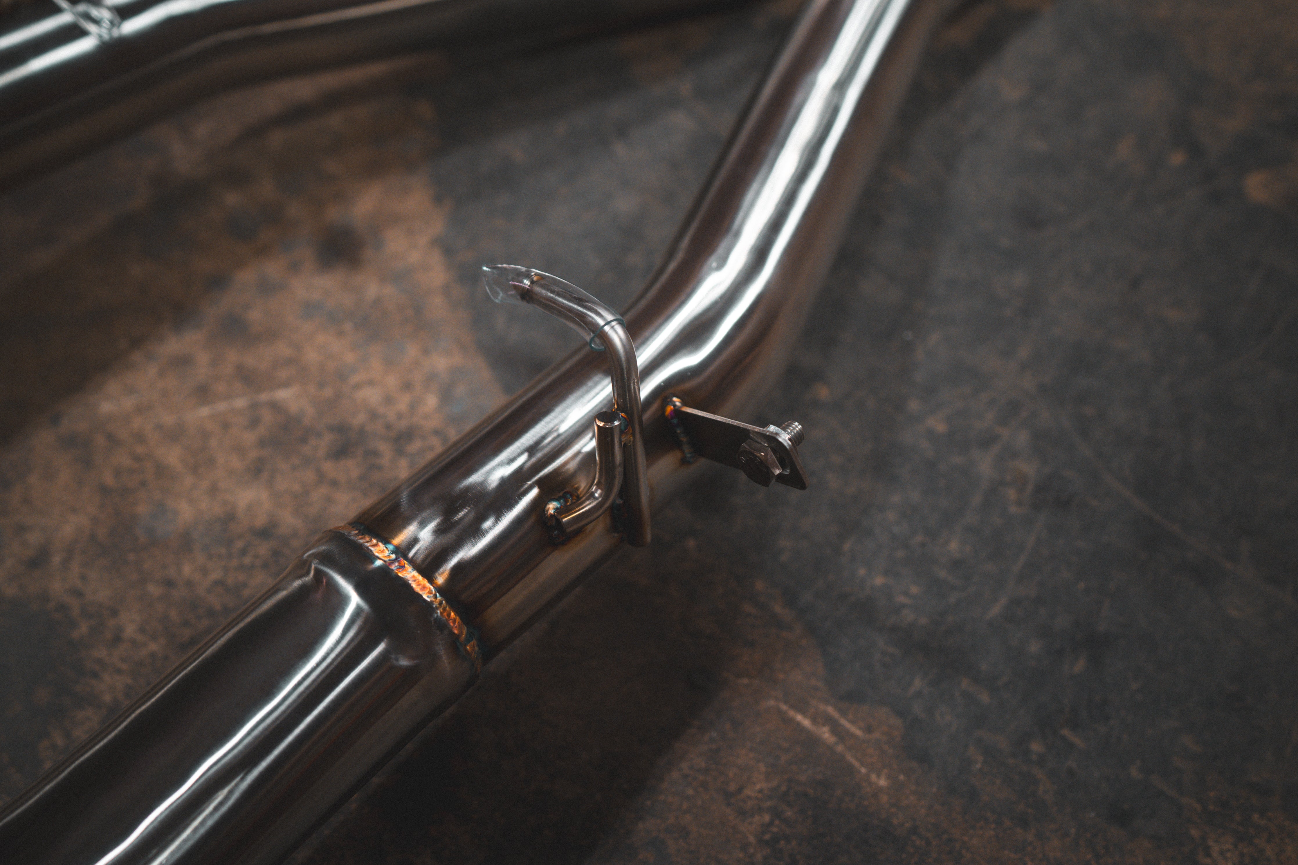 Stainless exhaust BMW X7 50i: long center pipe