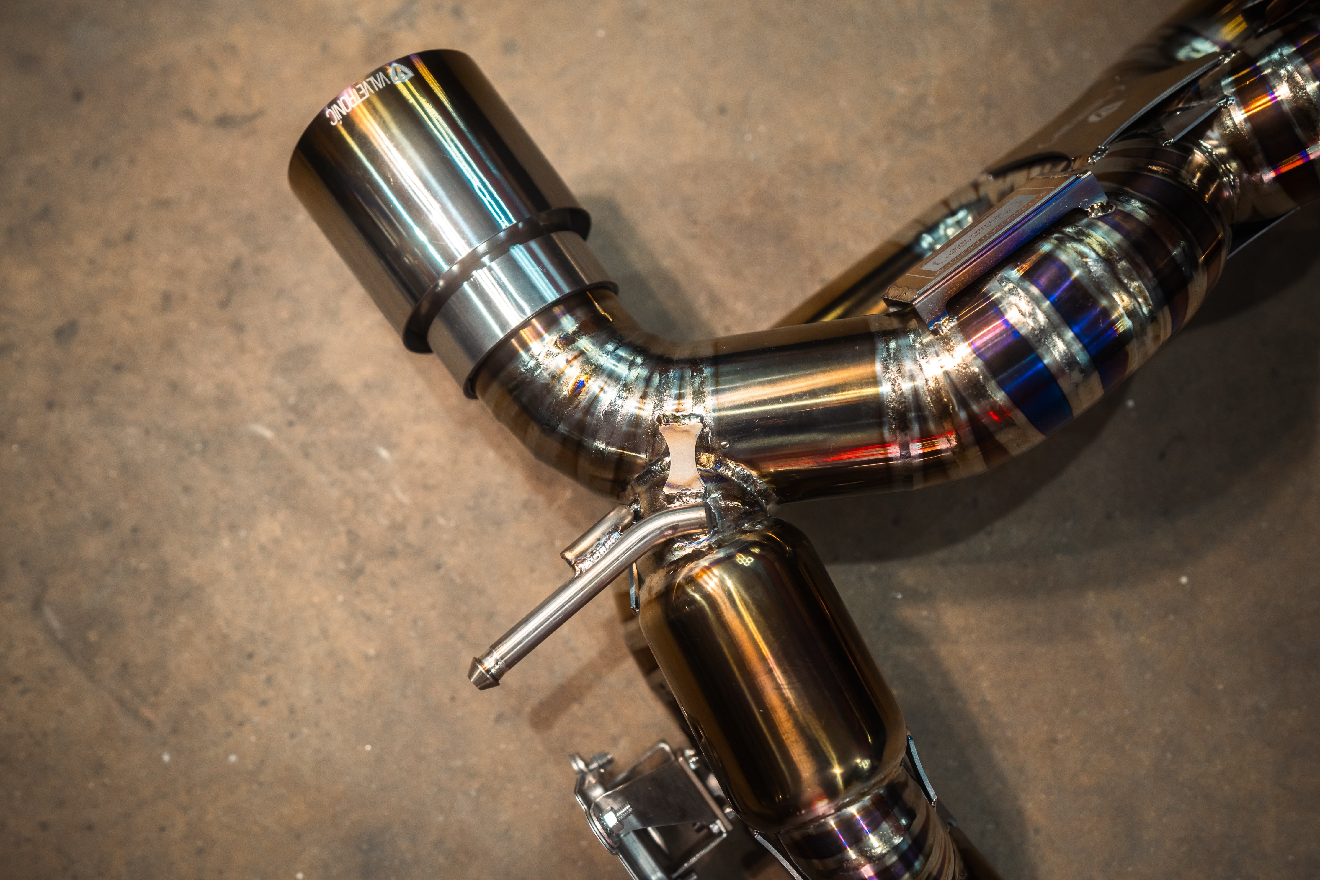 Titanium exhaust Maserati MC20: outlet elbow