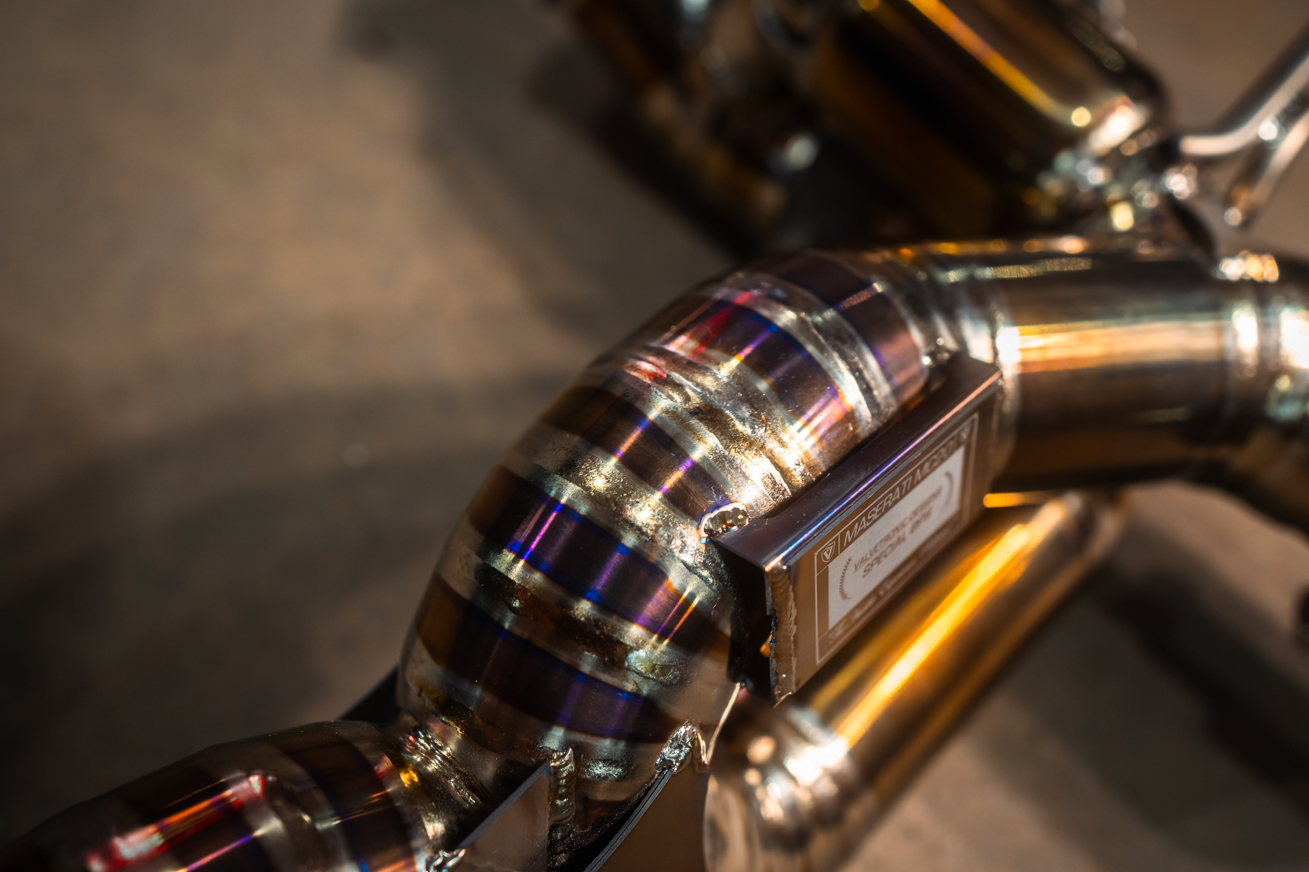 Titanium exhaust Maserati MC20: curved pipe elbow
