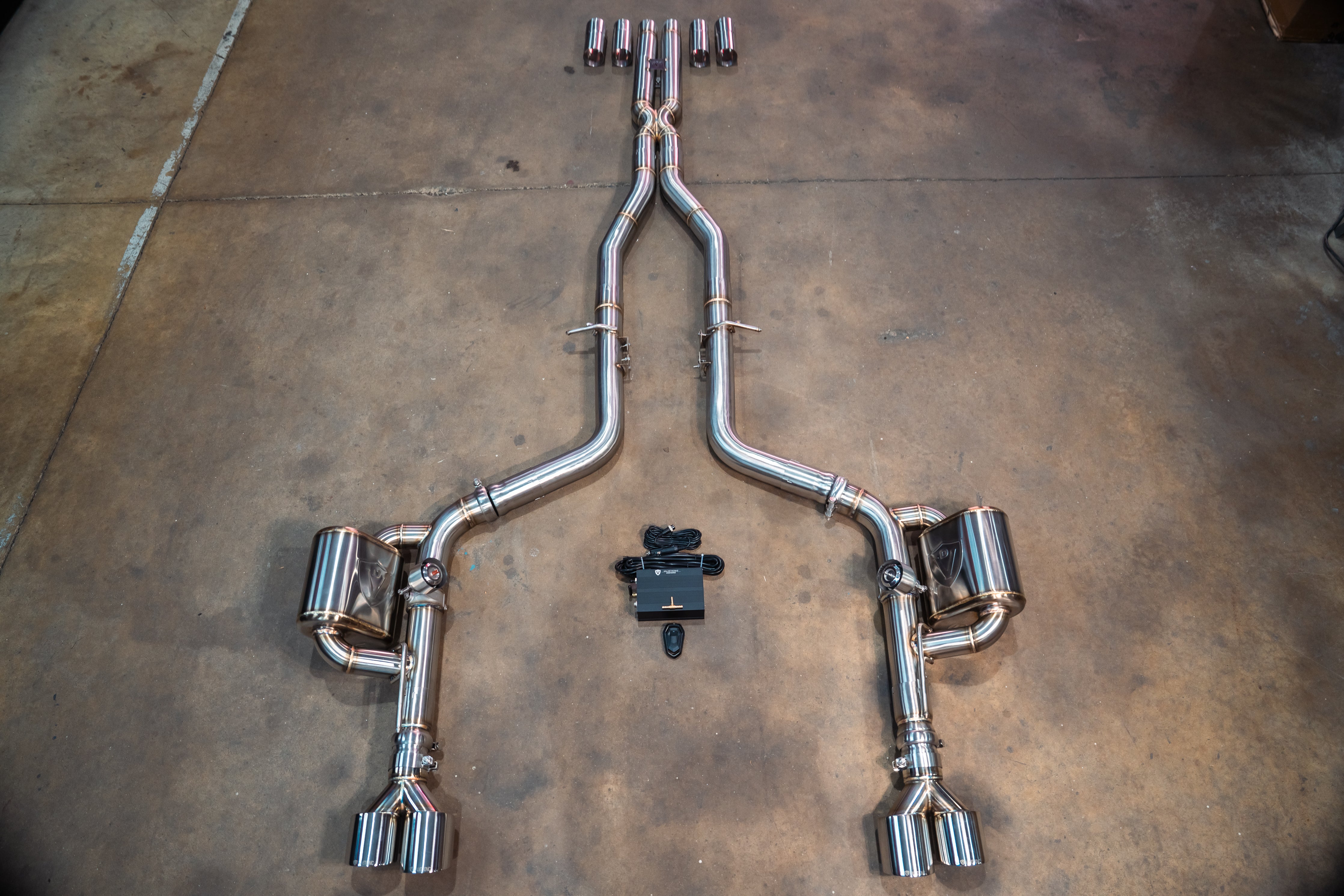 Stainless exhaust Dodge Hellcat: stainless system and controller