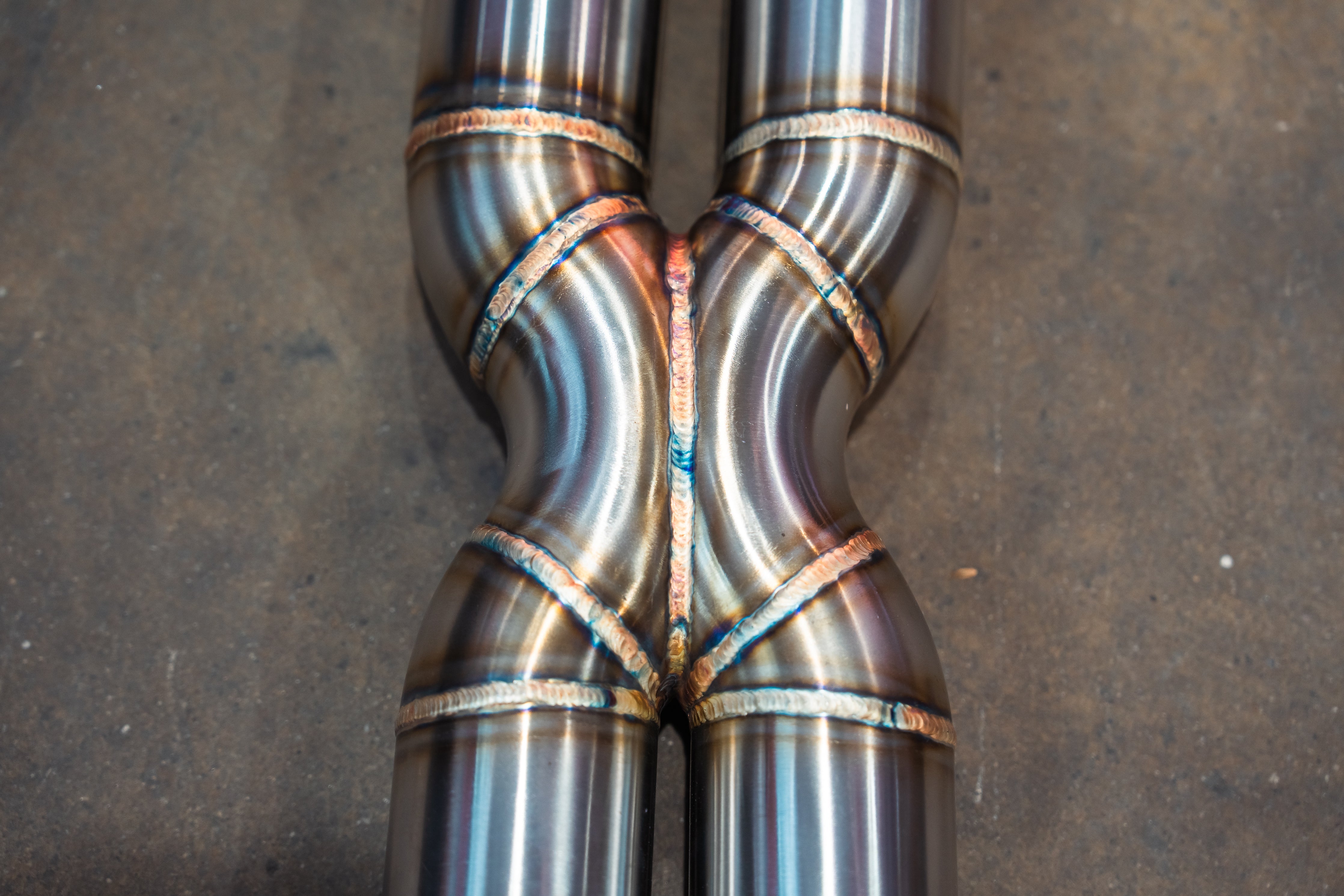 Stainless exhaust Dodge Hellcat: x-pipe welds