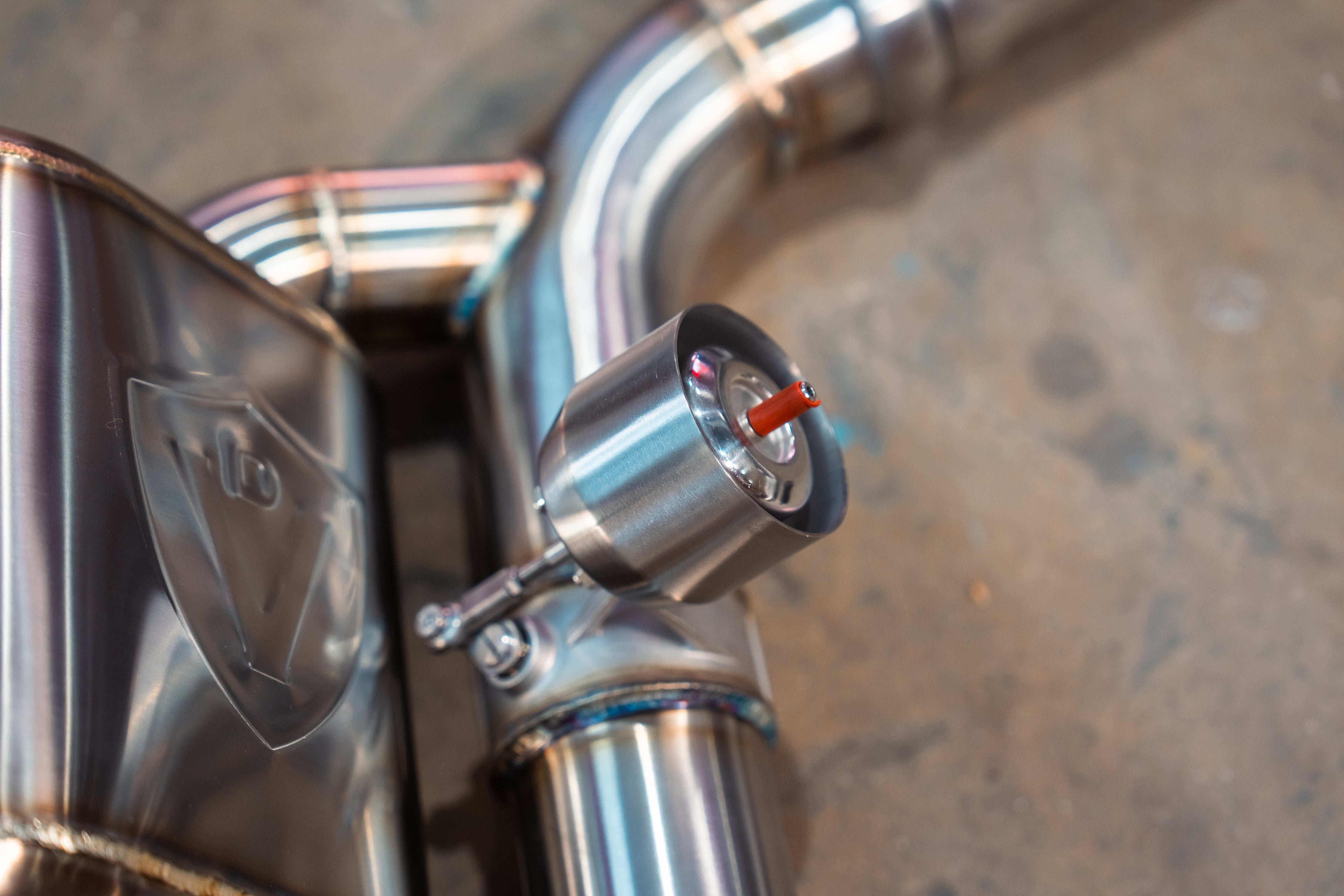 Stainless exhaust Dodge Hellcat: valve and rear muffler