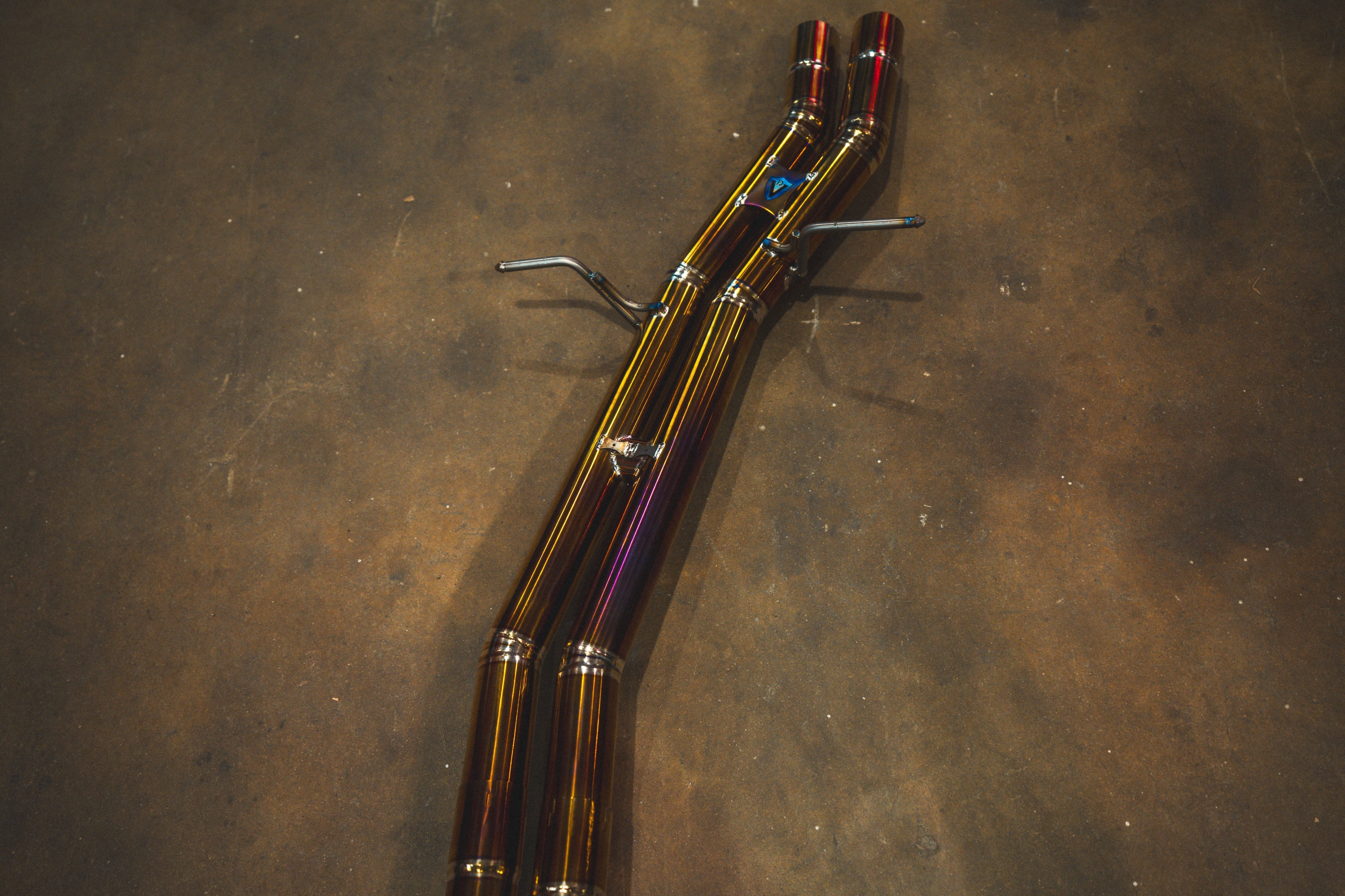 Valvetronic Designs Valved Exhaust Porsche Macan manufacturer gallery: parallel mid-pipes viewed lengthwise
