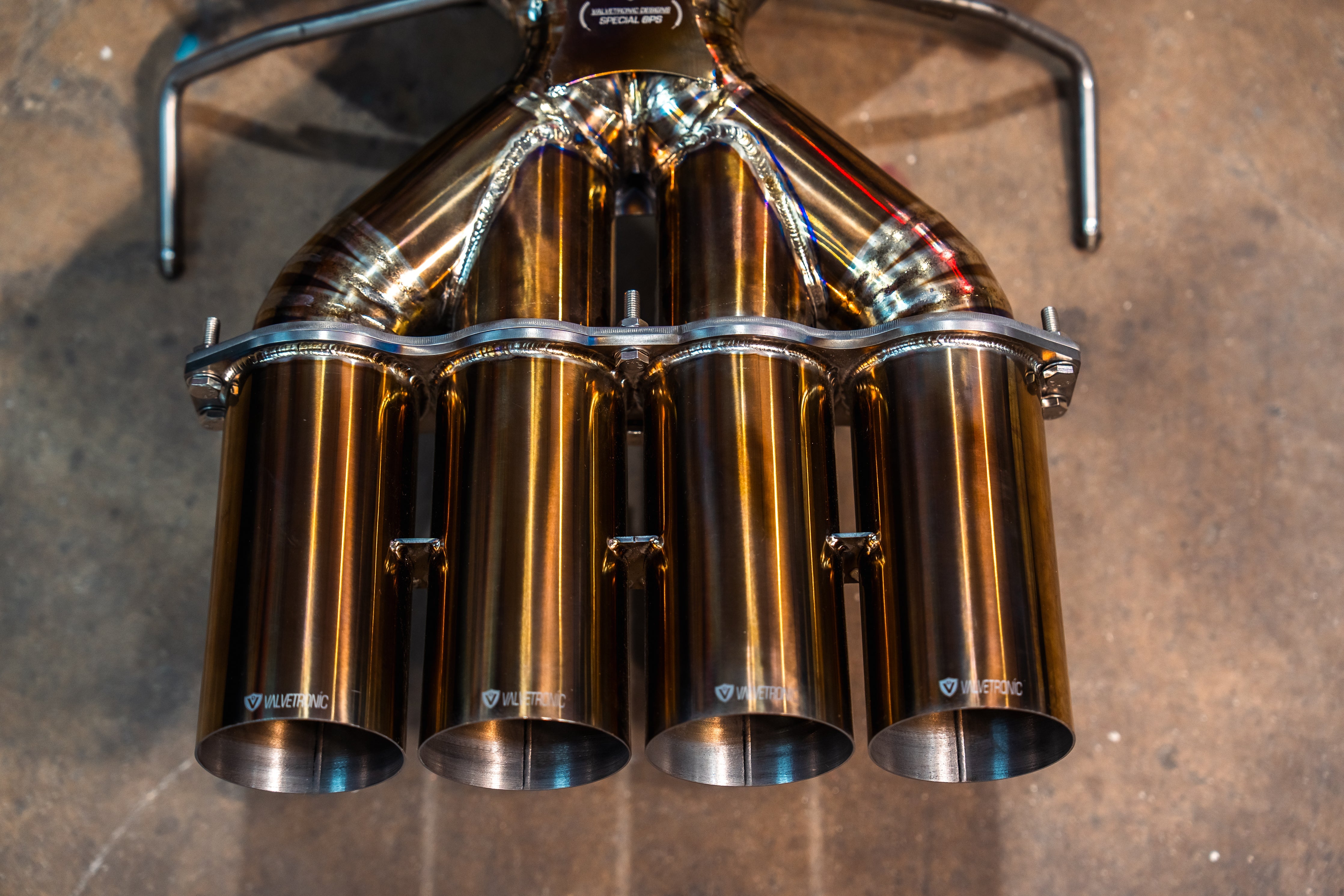 Titanium F1 exhaust McLaren 765LT: four outlet tubes overhead
